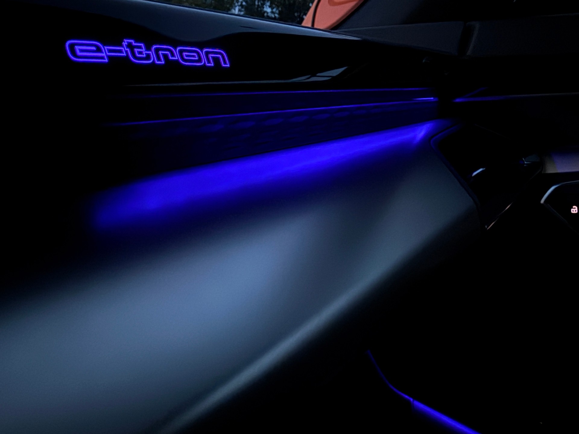 AUDI RS e-tron GT quattro 599PS Black&Black-image-30