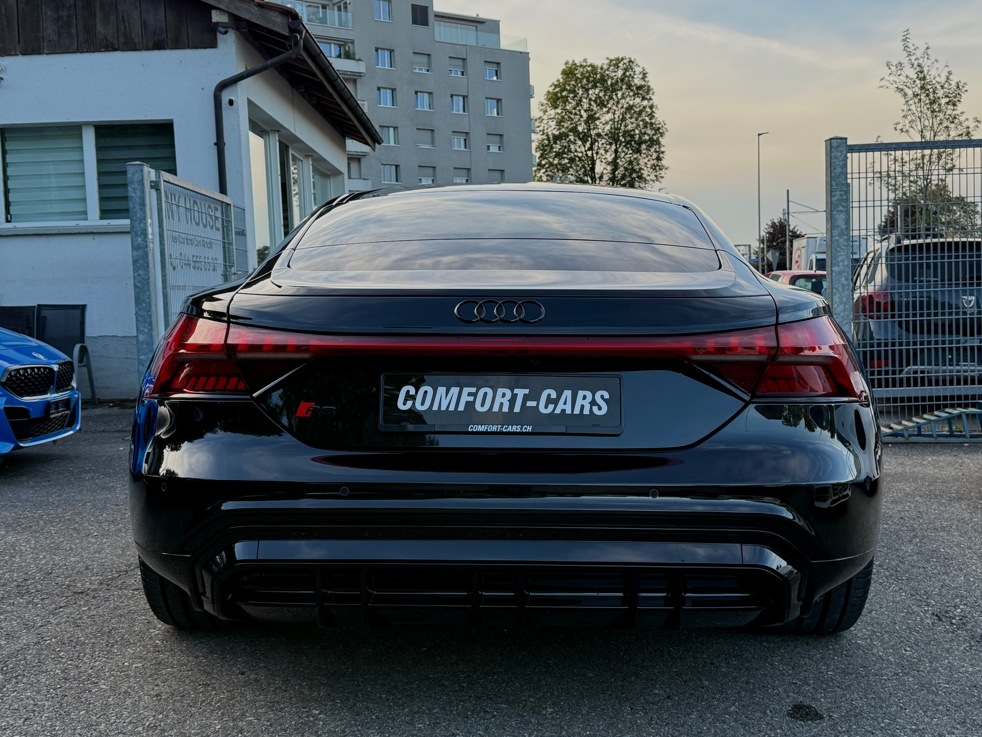 AUDI RS e-tron GT quattro 599PS Black&Black-image-8