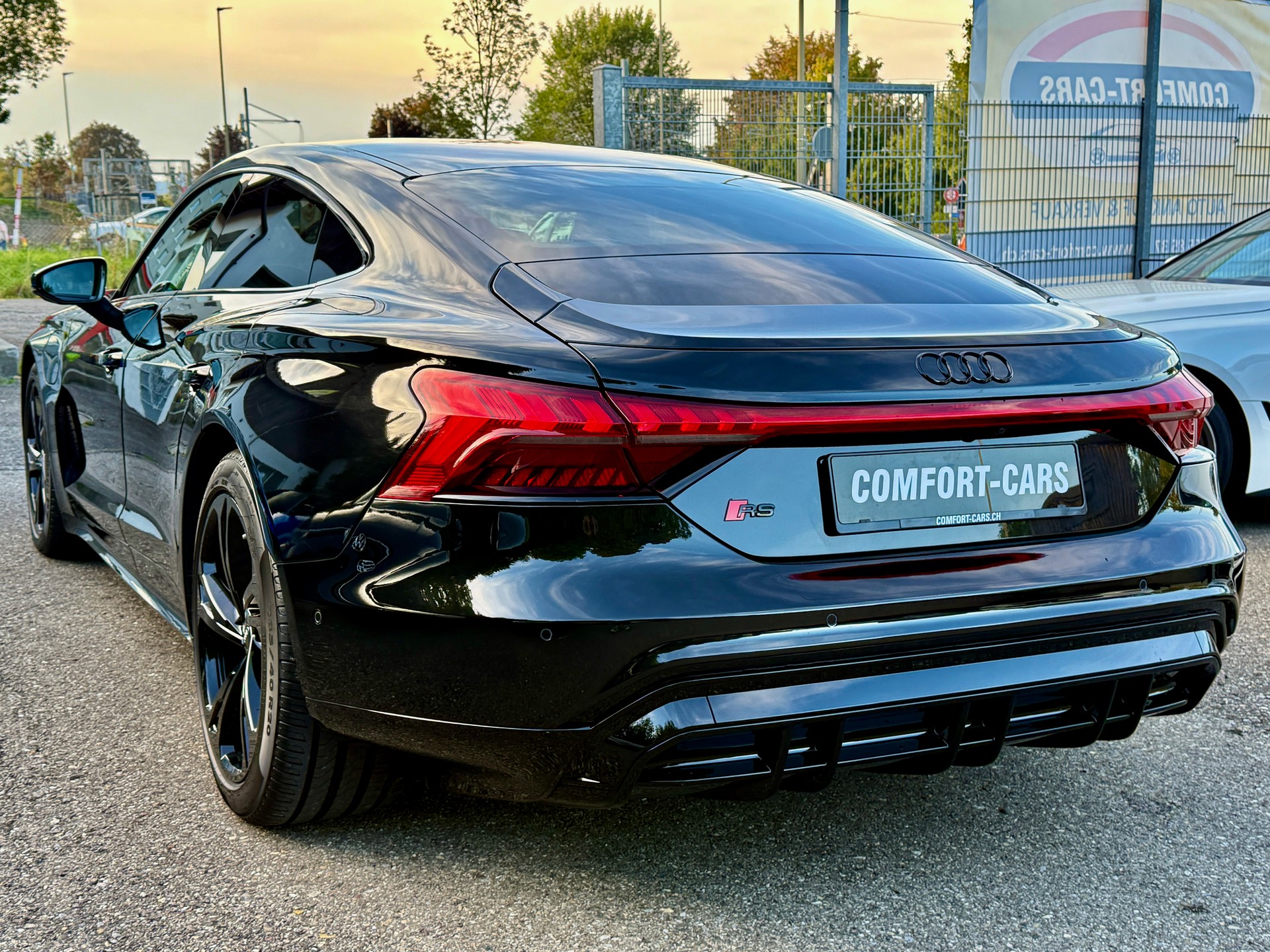 AUDI RS e-tron GT quattro 599PS Black&Black-image-7