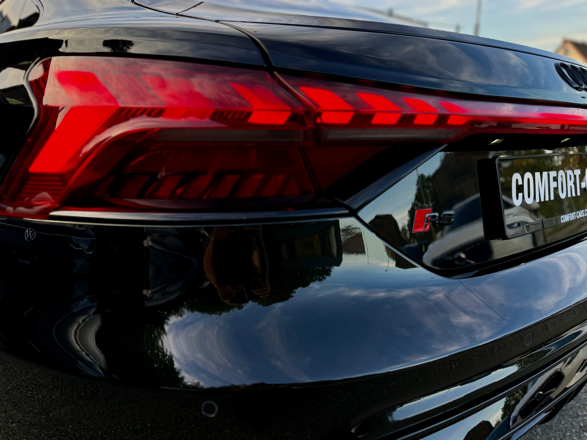 AUDI RS e-tron GT quattro 599PS Black&Black-image-17
