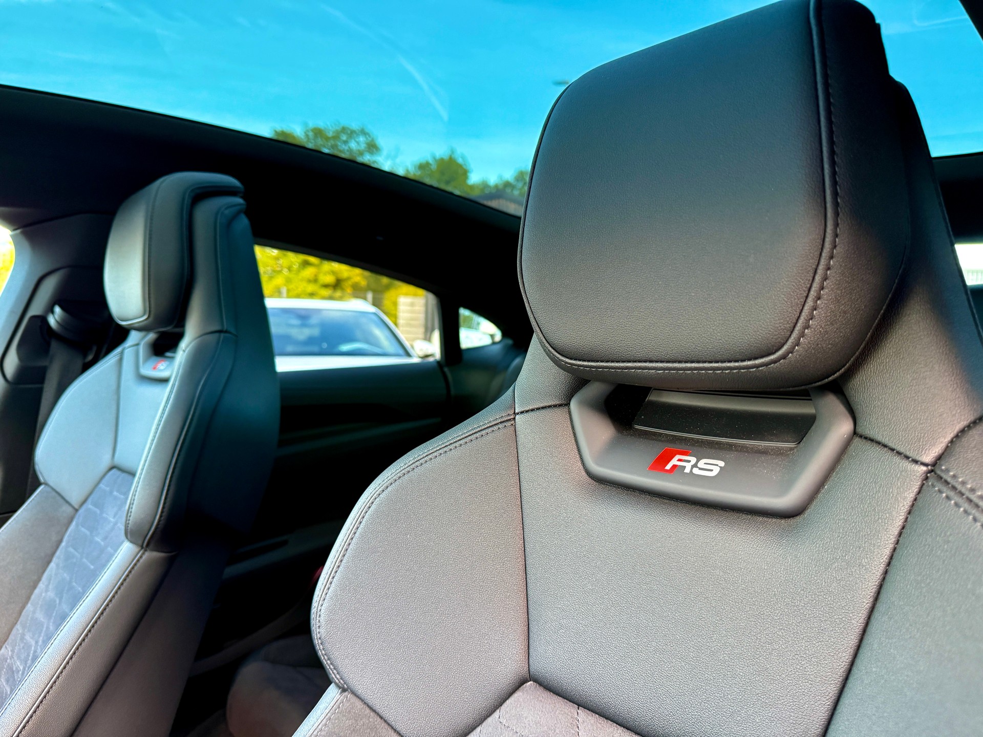AUDI RS e-tron GT quattro 599PS Black&Black-image-10