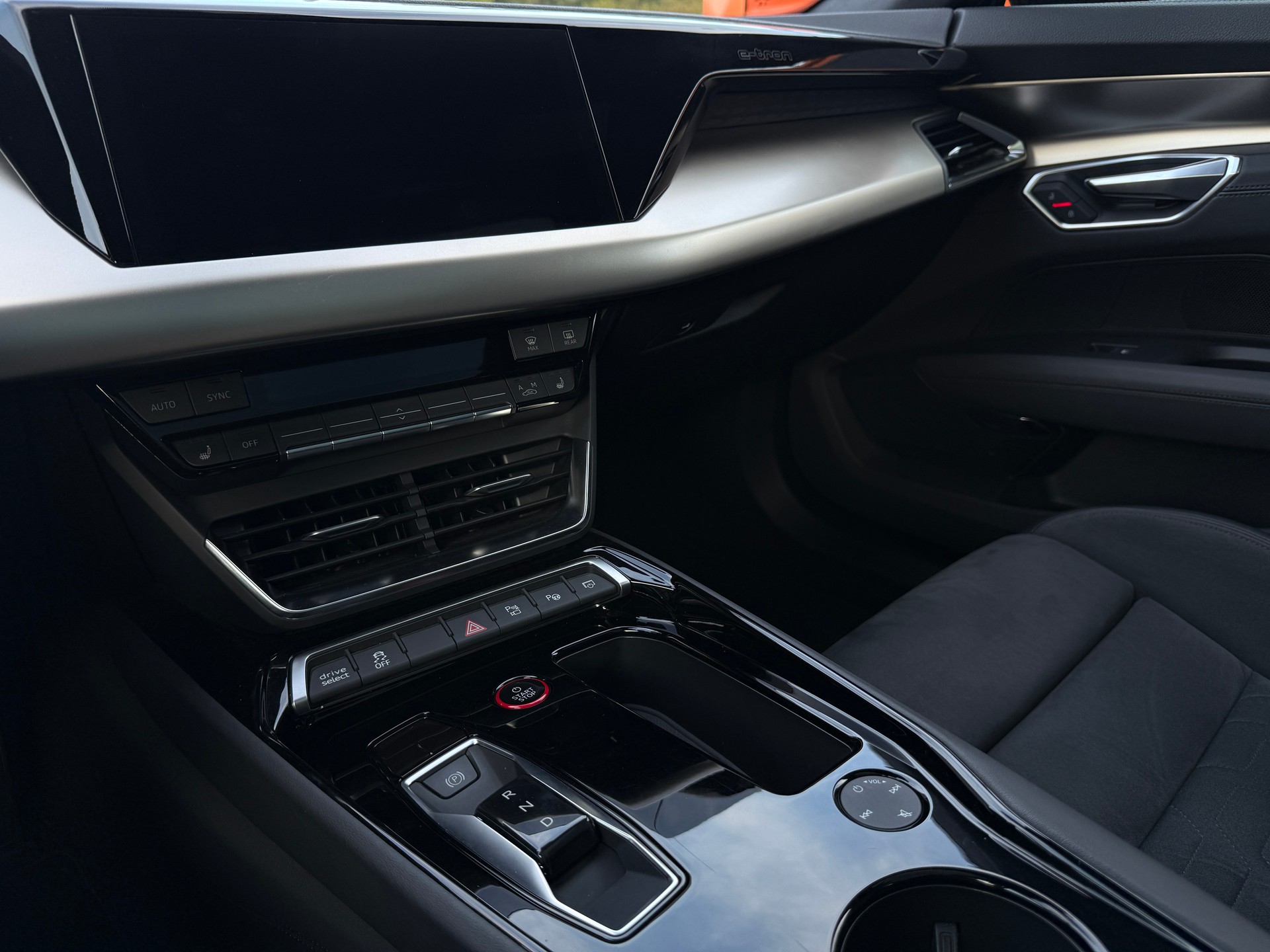 AUDI RS e-tron GT quattro 599PS Black&Black-image-26