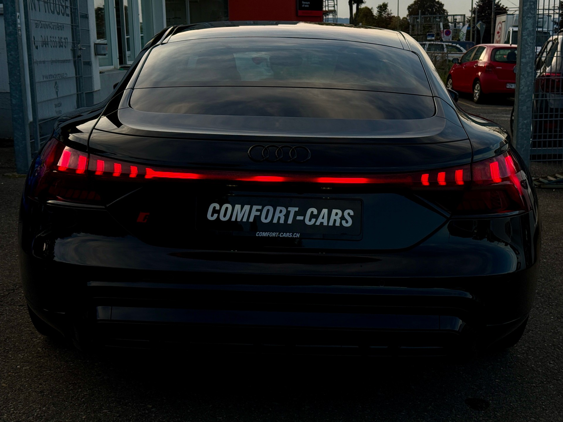 AUDI RS e-tron GT quattro 599PS Black&Black-image-24