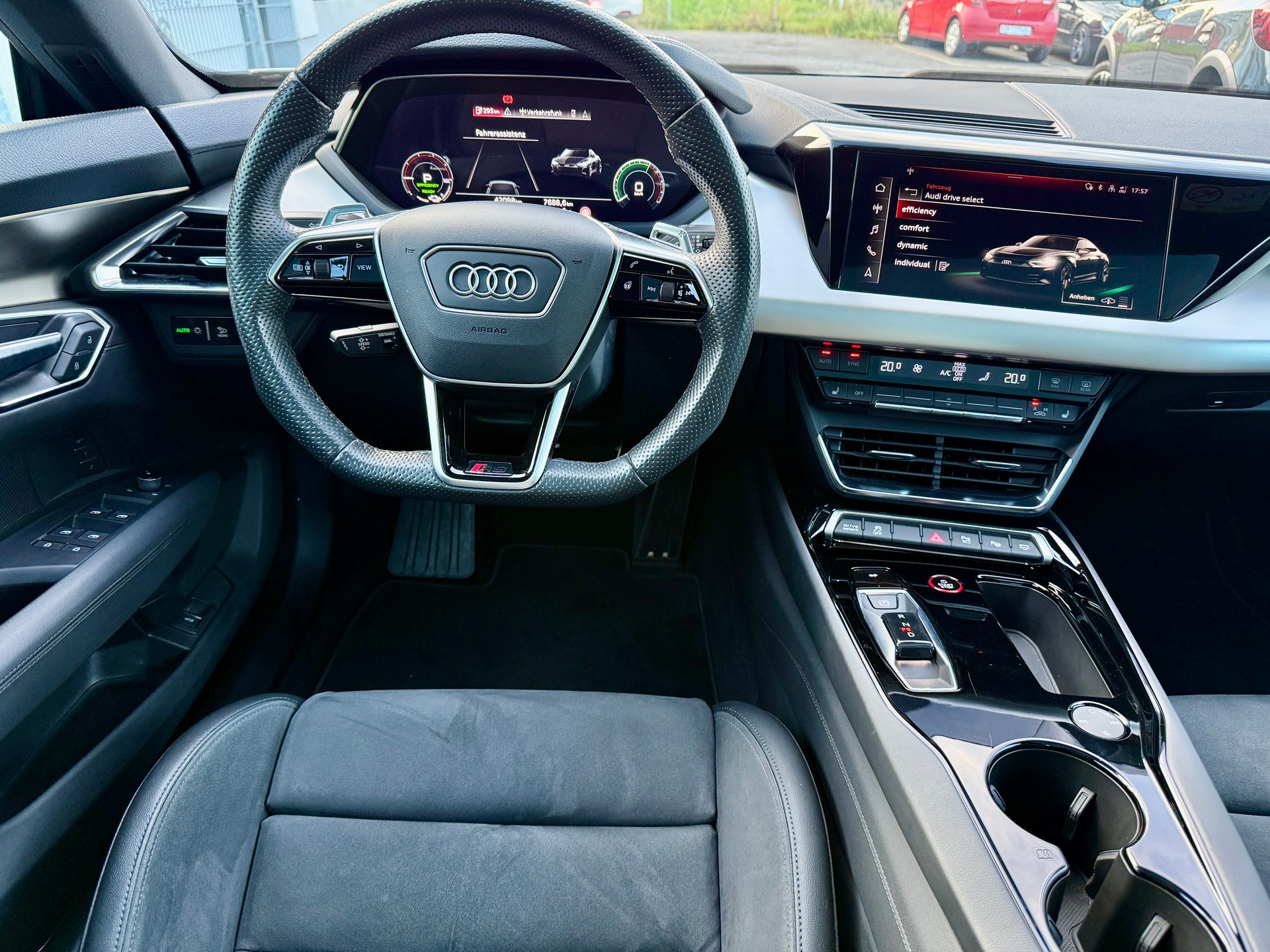 AUDI RS e-tron GT quattro 599PS Black&Black-image-12