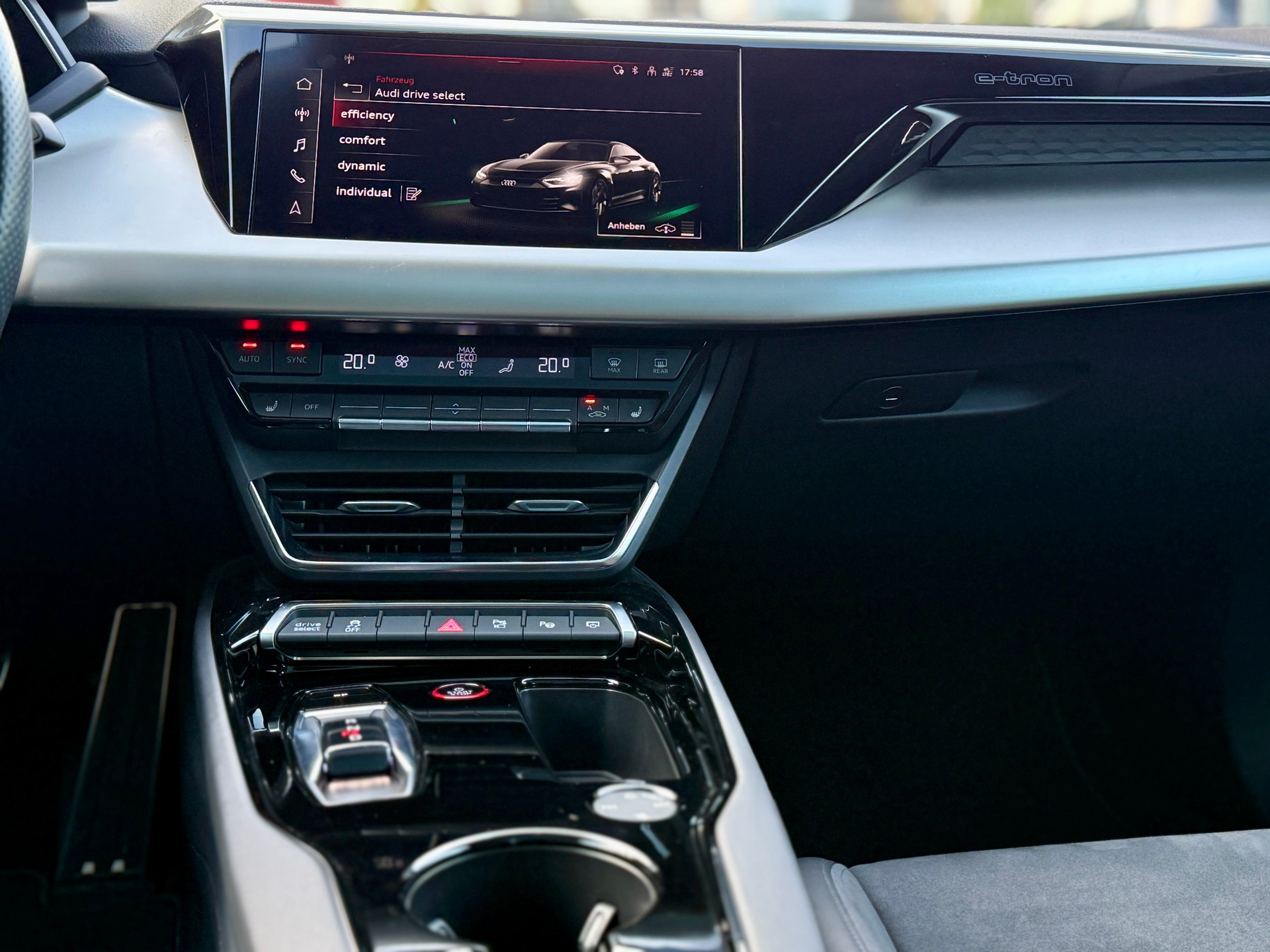 AUDI RS e-tron GT quattro 599PS Black&Black-image-14
