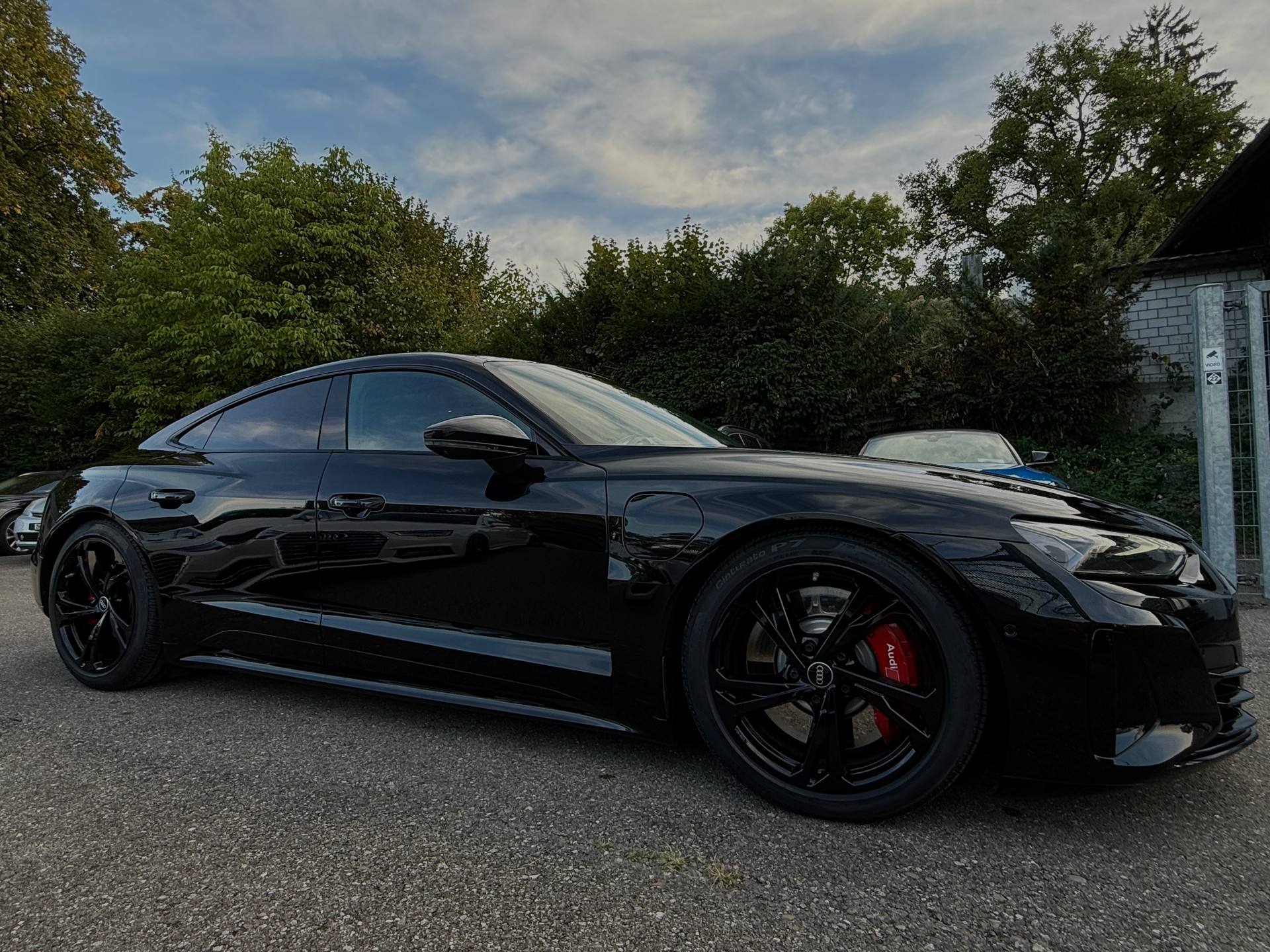 AUDI RS e-tron GT quattro 599PS Black&Black-image-5