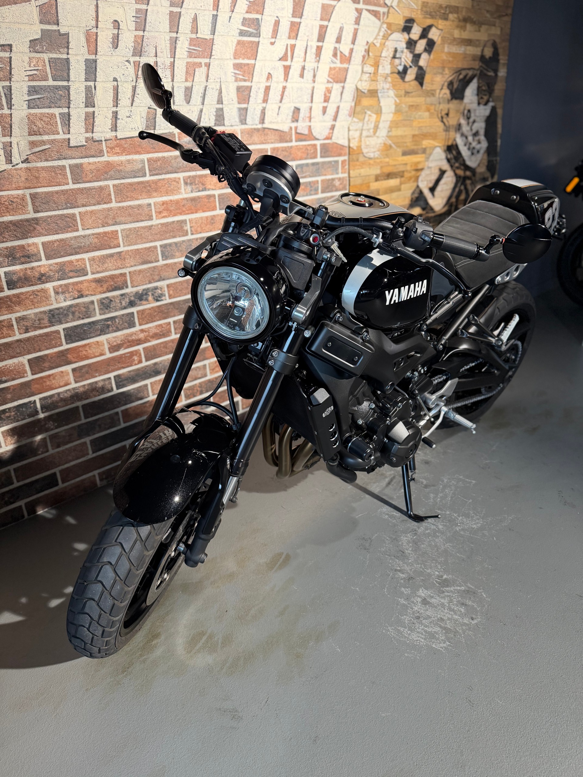 YAMAHA XSR 900-showroom-element-1
