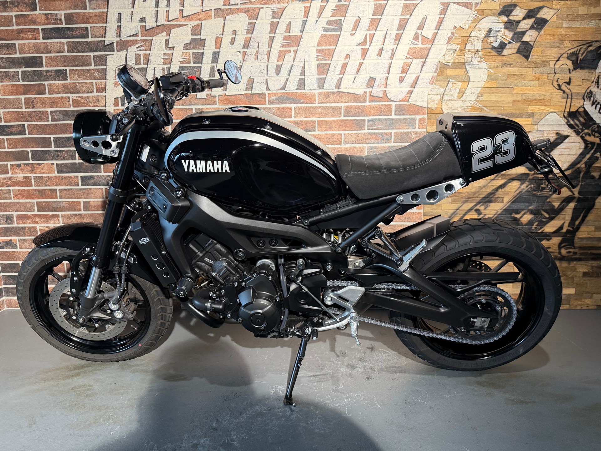 YAMAHA XSR 900-showroom-element-3