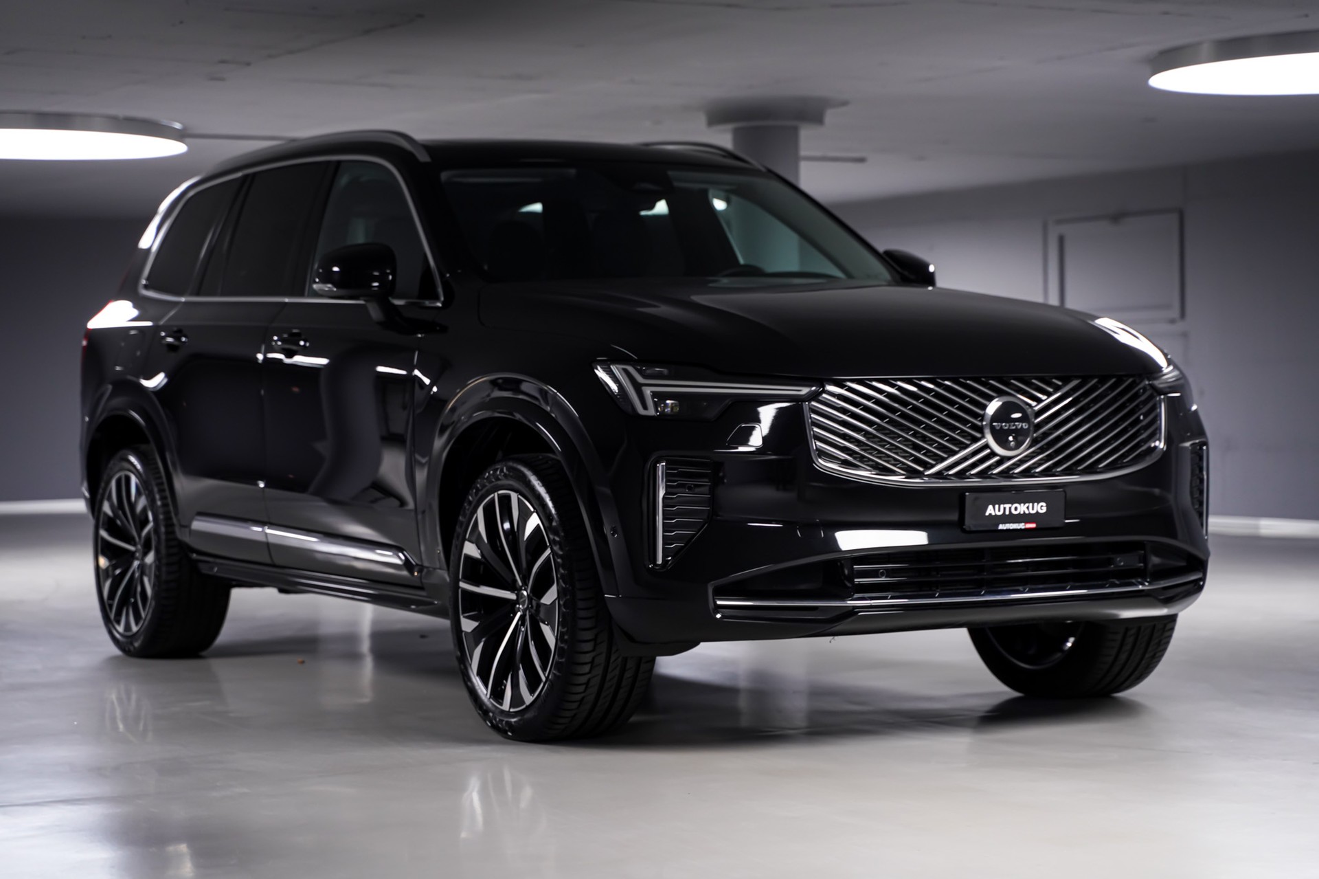 VOLVO XC90 B5 Benzin Mild Hybrid AWD Plus Bright Geartronic-showroom-element-2