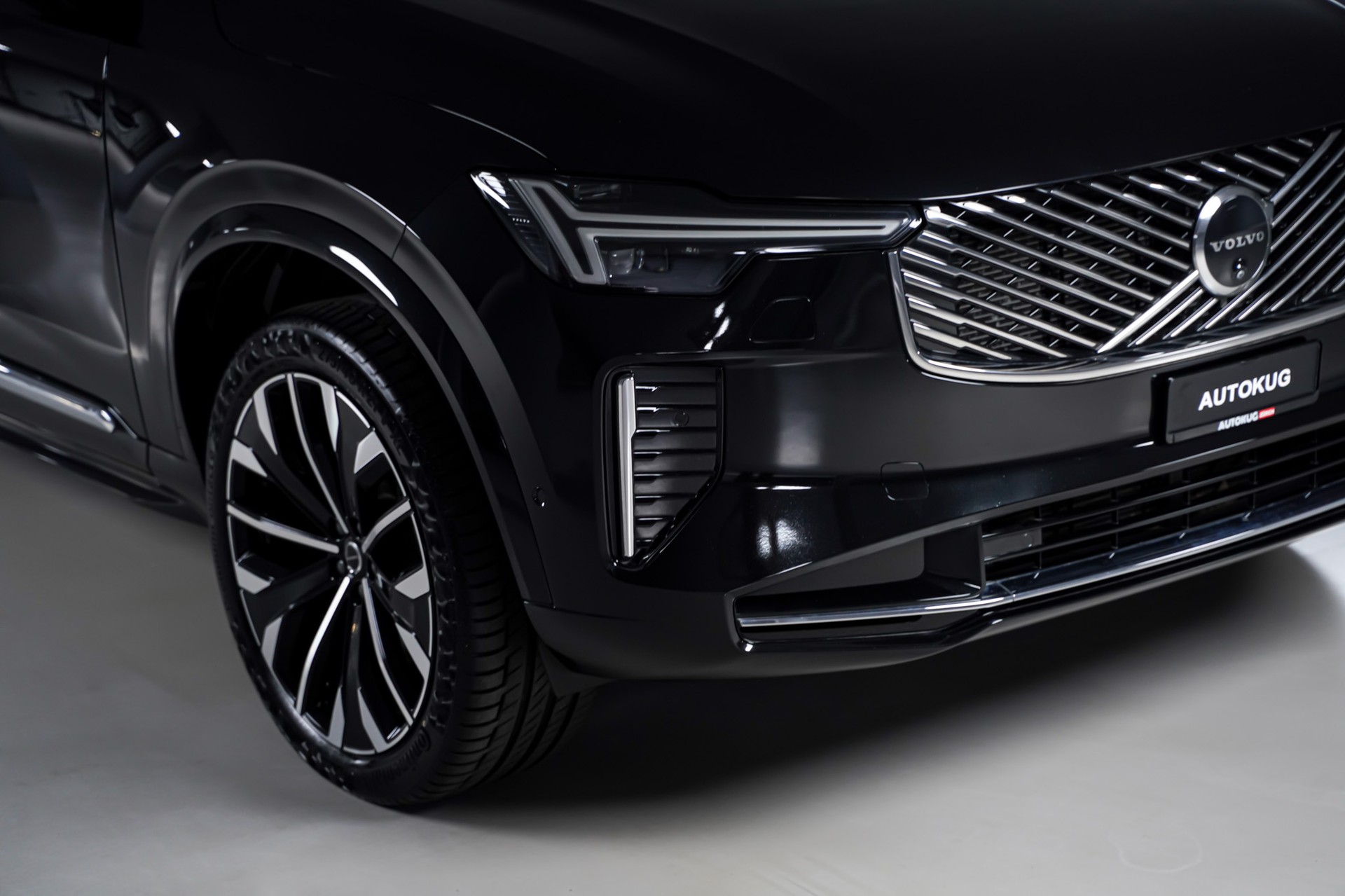 VOLVO XC90 B5 Benzin Mild Hybrid AWD Plus Bright Geartronic-showroom-element-3