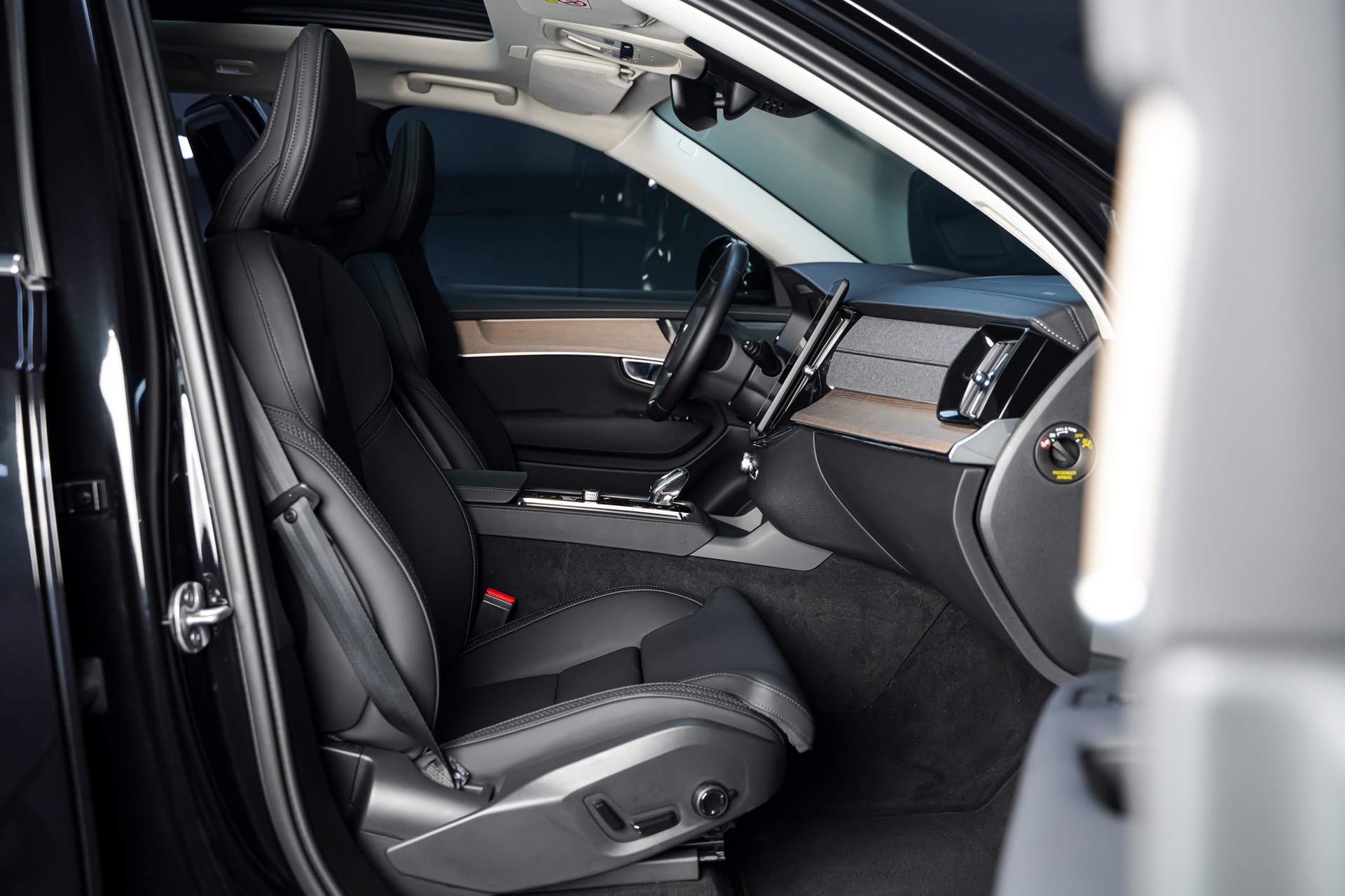 VOLVO XC90 B5 Benzin Mild Hybrid AWD Plus Bright Geartronic-image-23