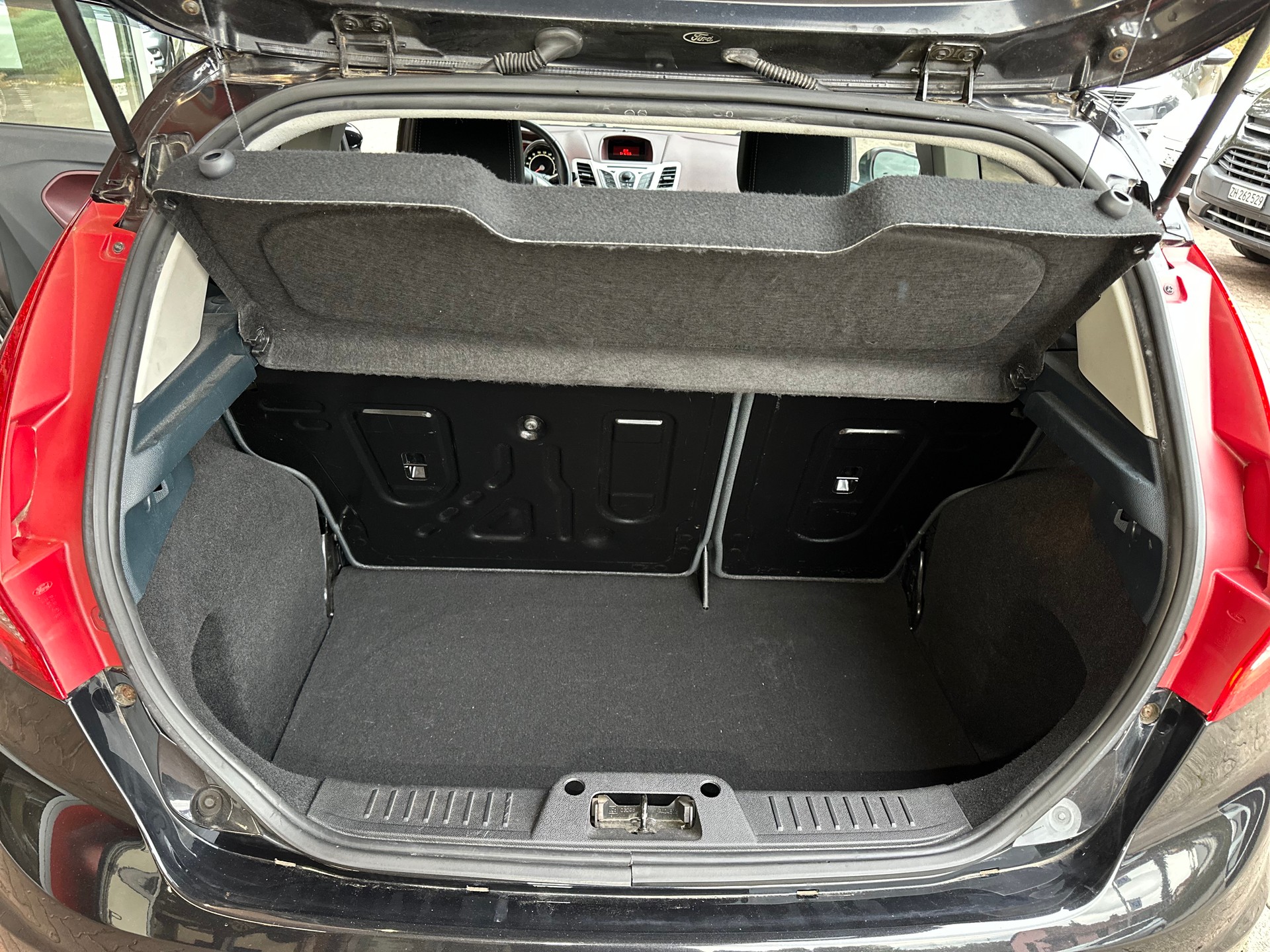 FORD Fiesta 1.6 16V Titanium-image-11