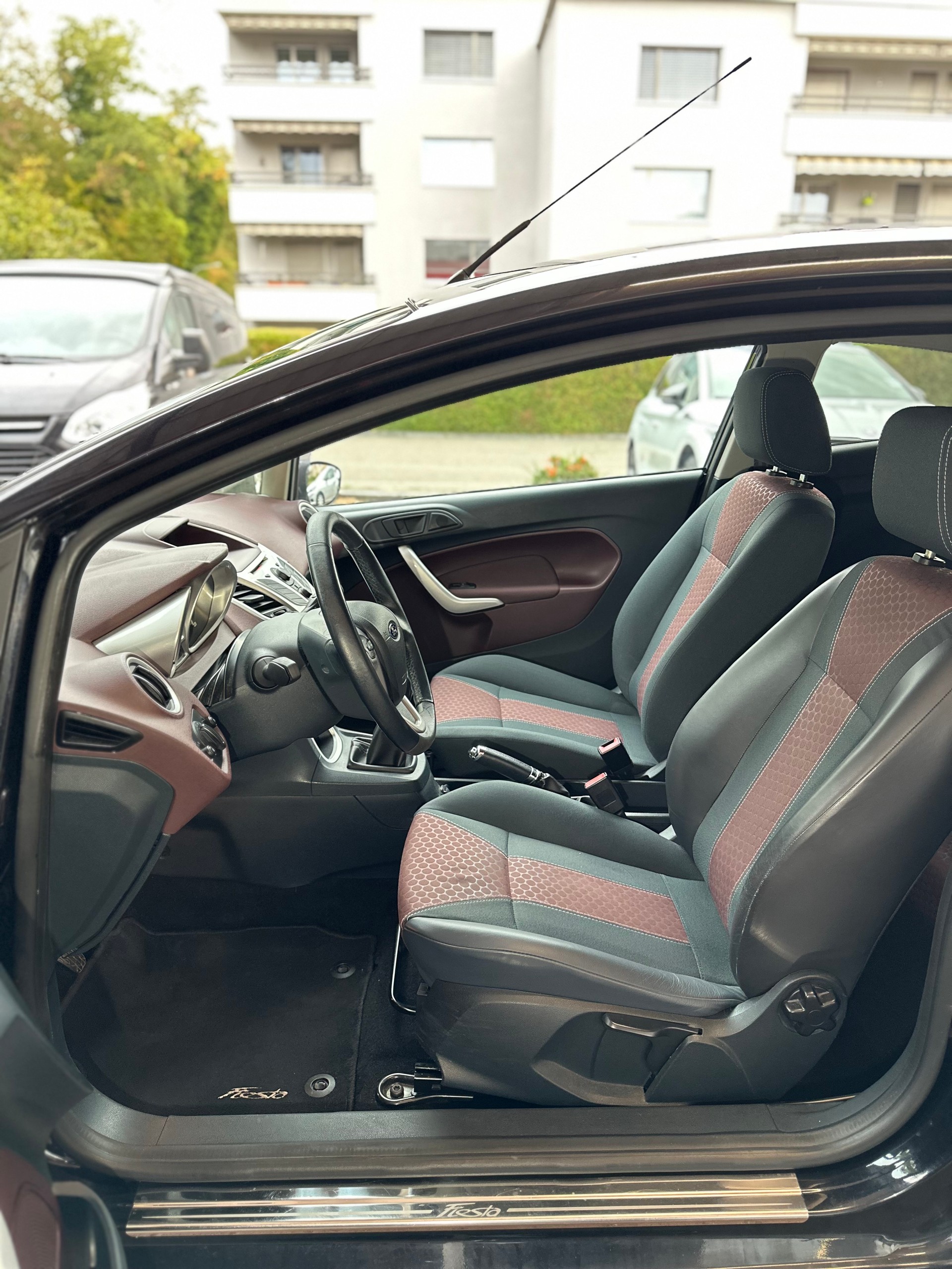 FORD Fiesta 1.6 16V Titanium-image-7
