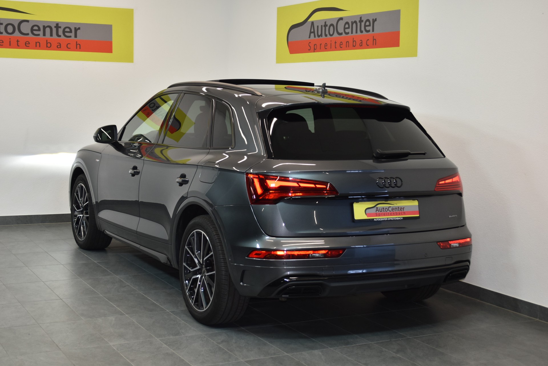 AUDI Q5 55 TFSI e PHEV S line quattro S-tronic-image-12