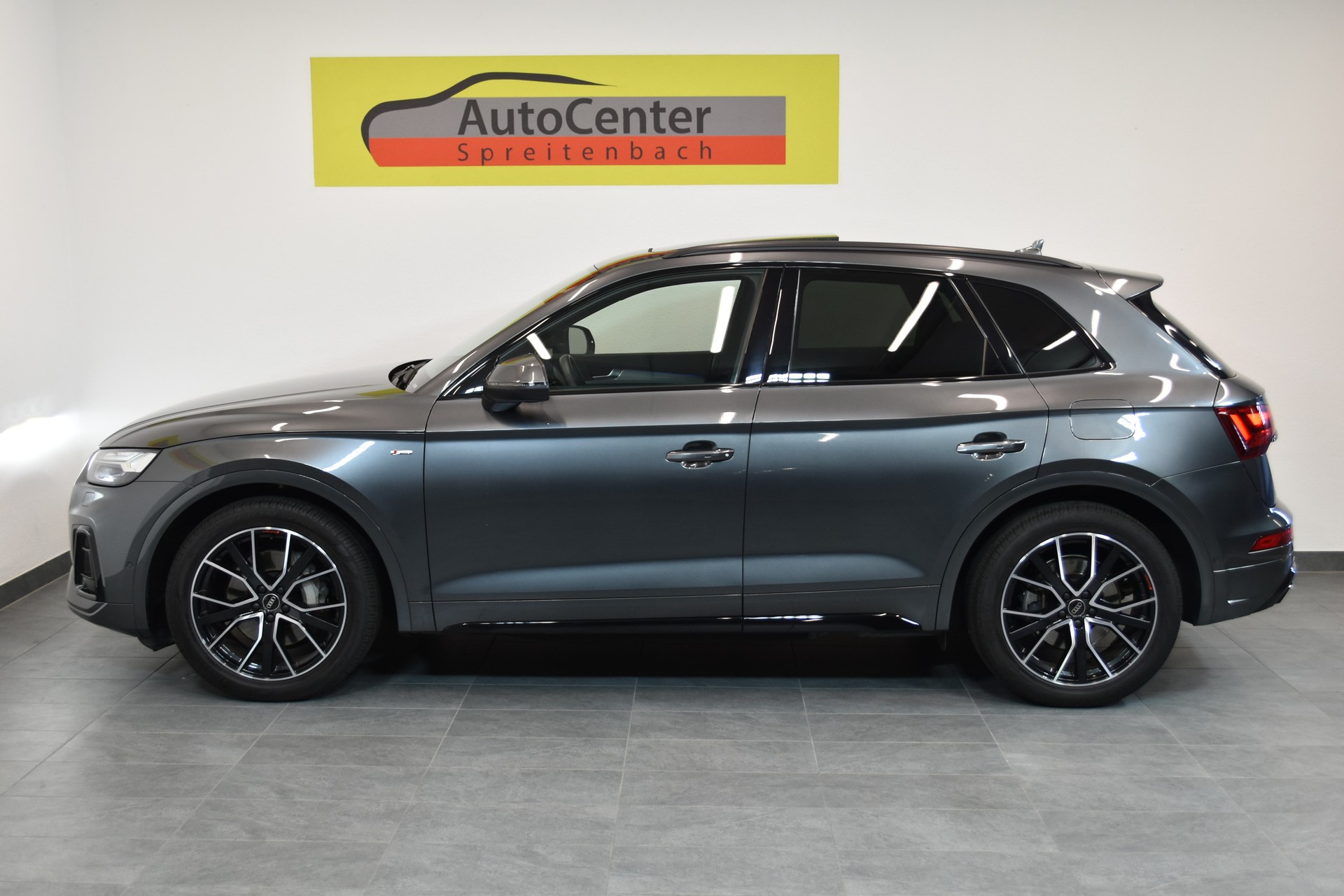 AUDI Q5 55 TFSI e PHEV S line quattro S-tronic-image-11