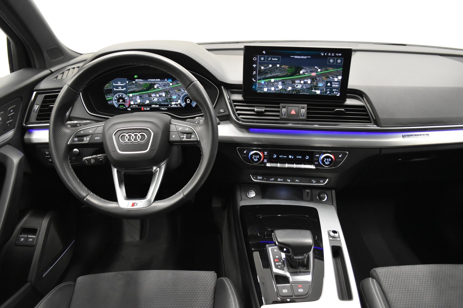 AUDI Q5 55 TFSI e PHEV S line quattro S-tronic-image-4