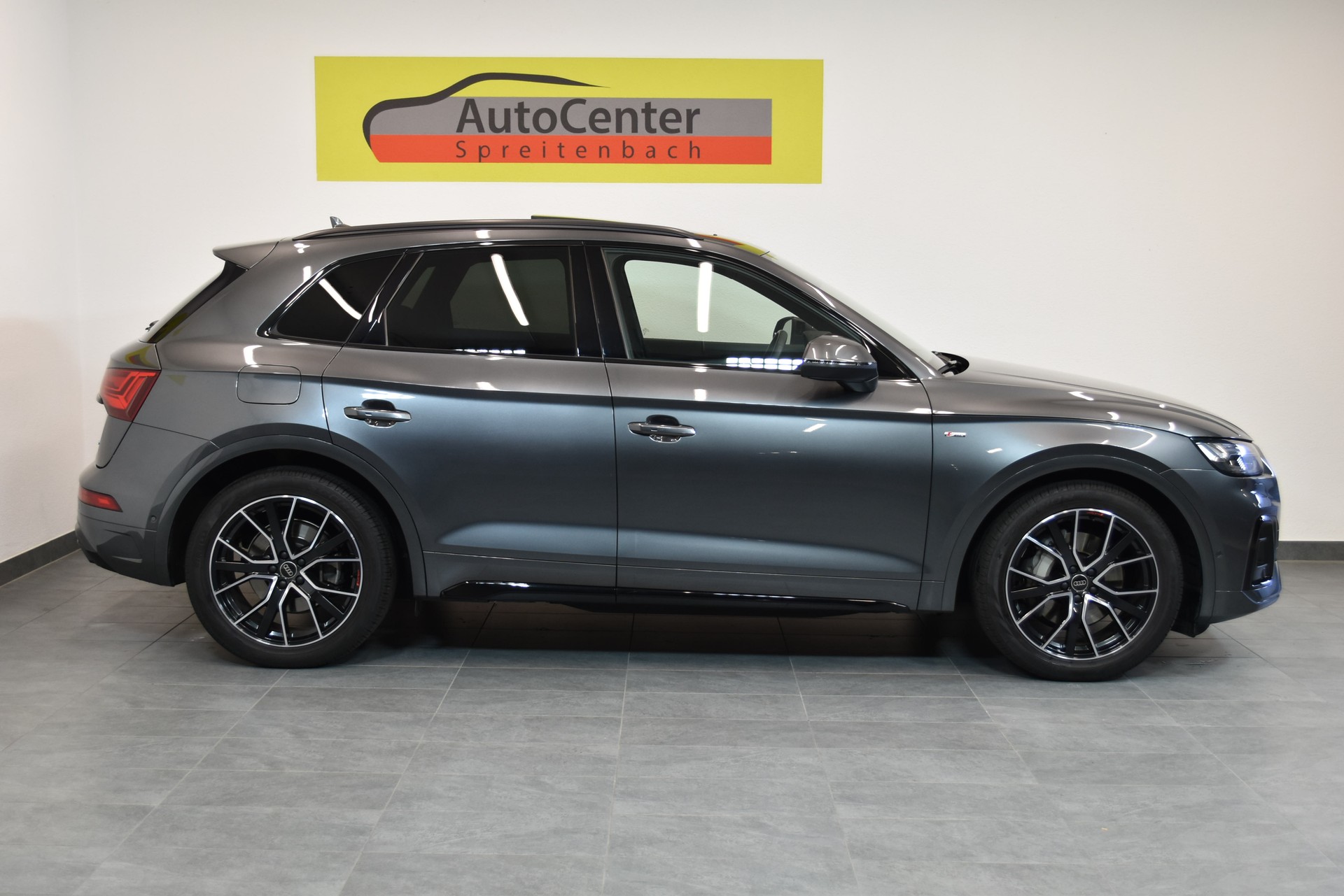 AUDI Q5 55 TFSI e PHEV S line quattro S-tronic-image-13