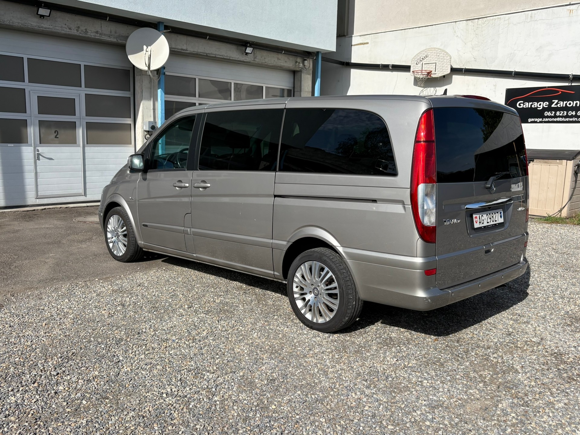 MERCEDES-BENZ Viano 3.0 CDI Ambiente EL Automat-image-2
