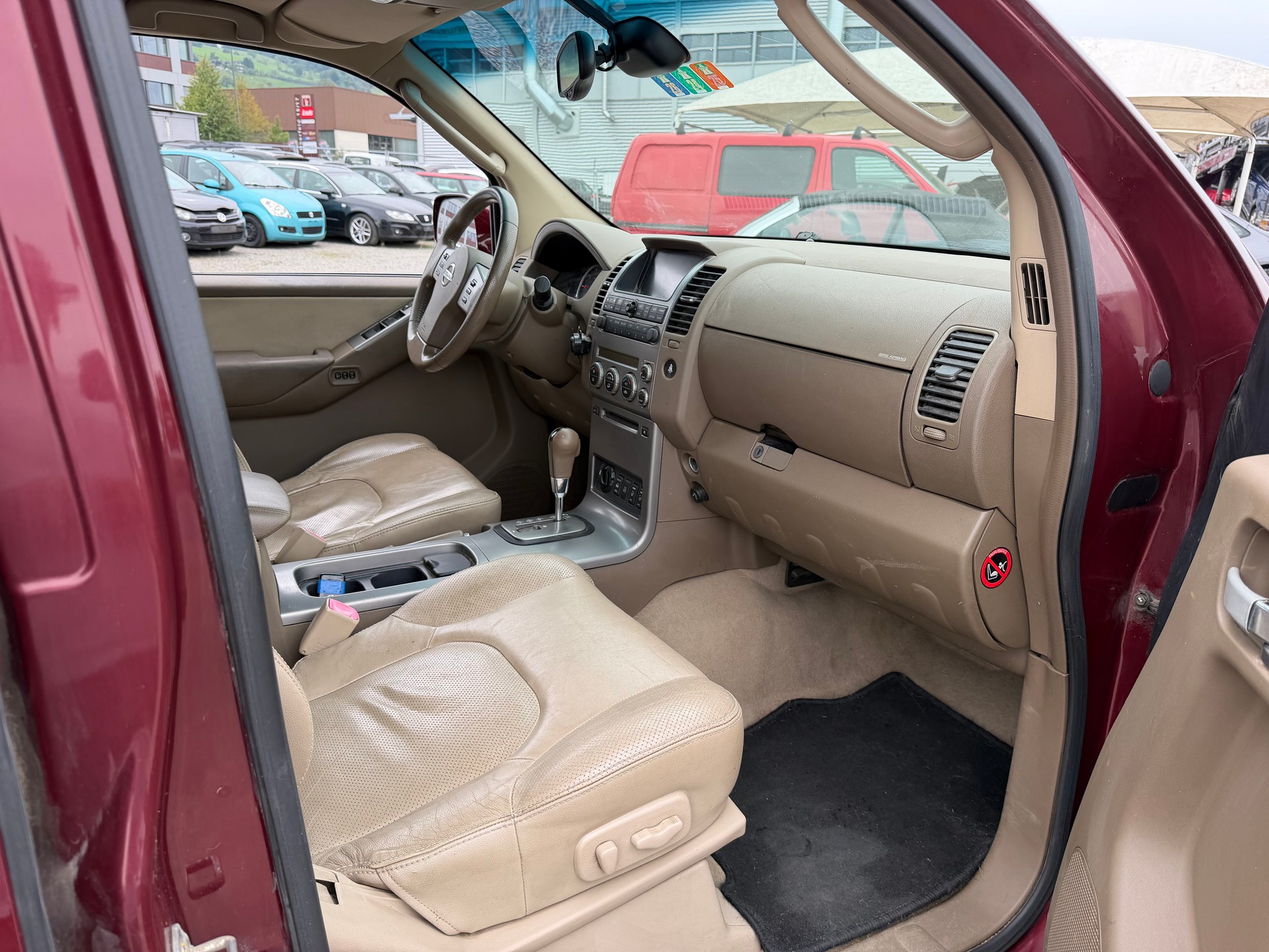 NISSAN Pathfinder 2.5 dCi SE-image-4
