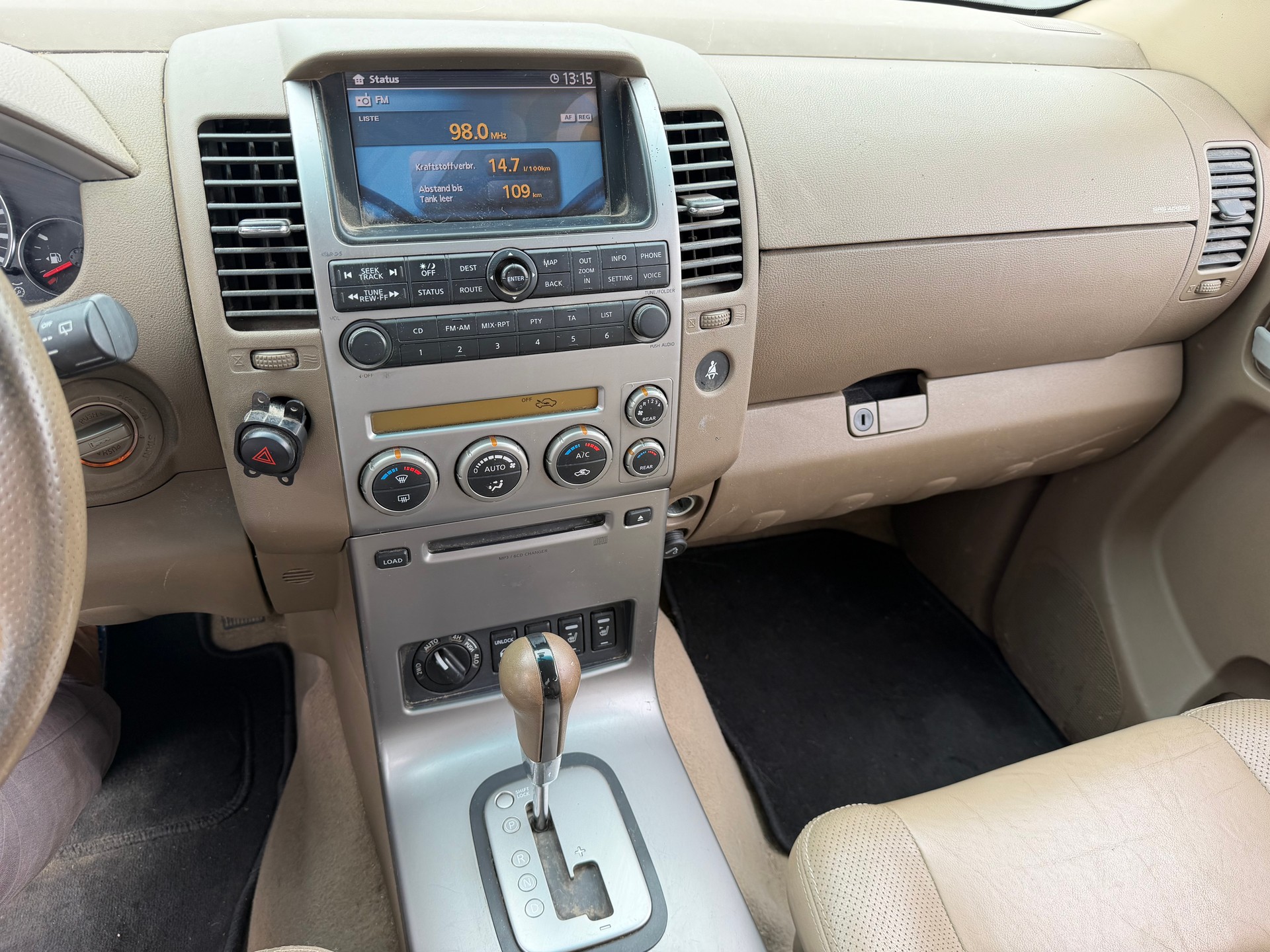NISSAN Pathfinder 2.5 dCi SE-image-9