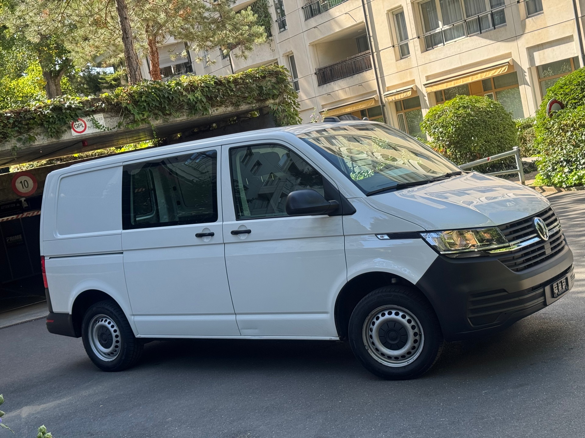 VW T6.1 2.0 TDI 4Motion-image-1
