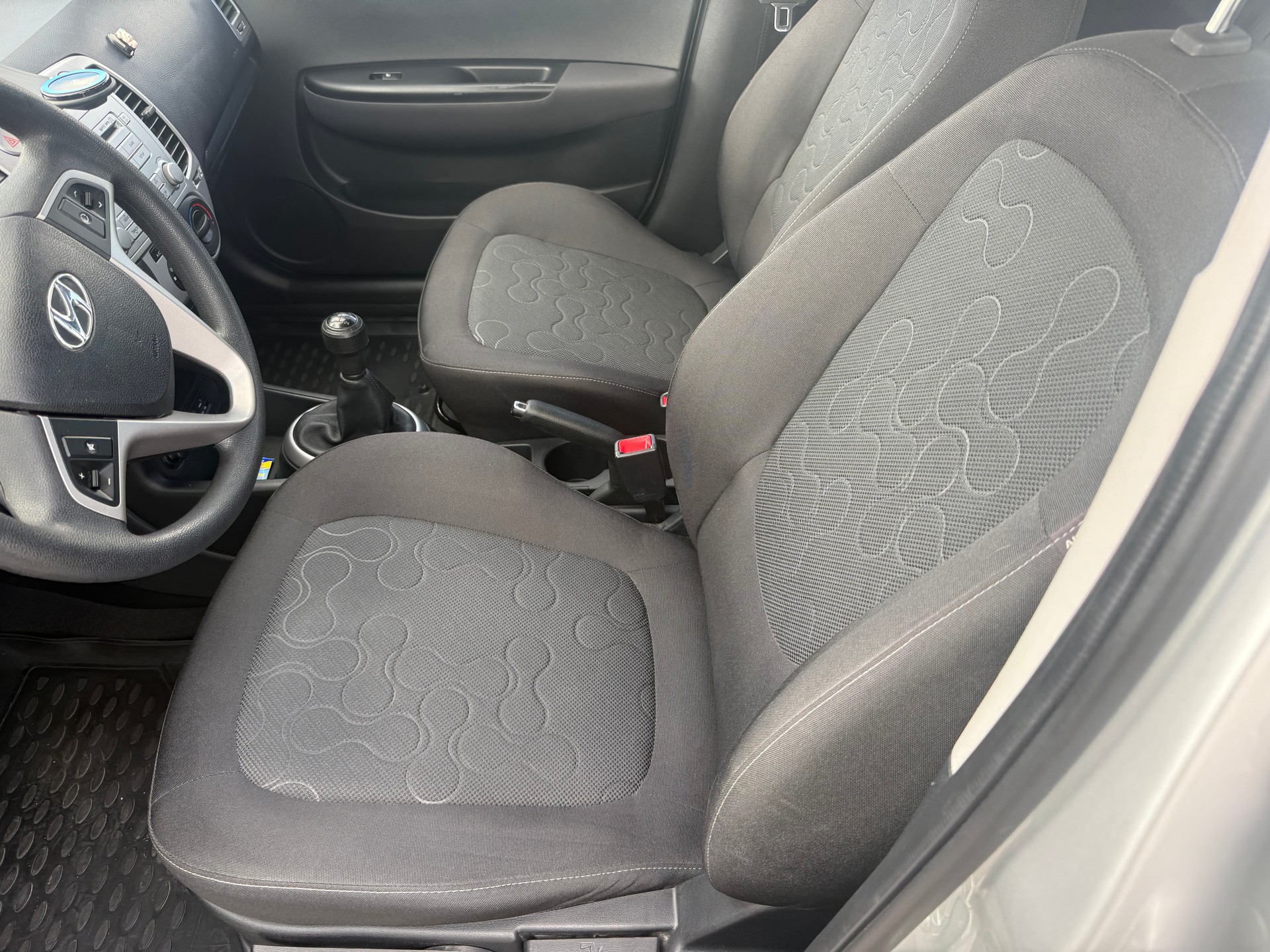 HYUNDAI i20 1.2 Comfort-image-5