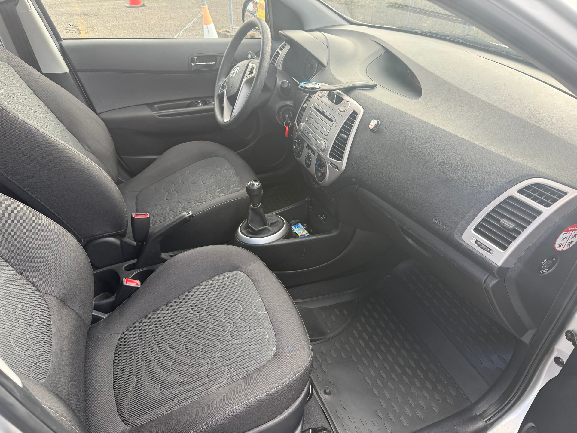 HYUNDAI i20 1.2 Comfort-image-4