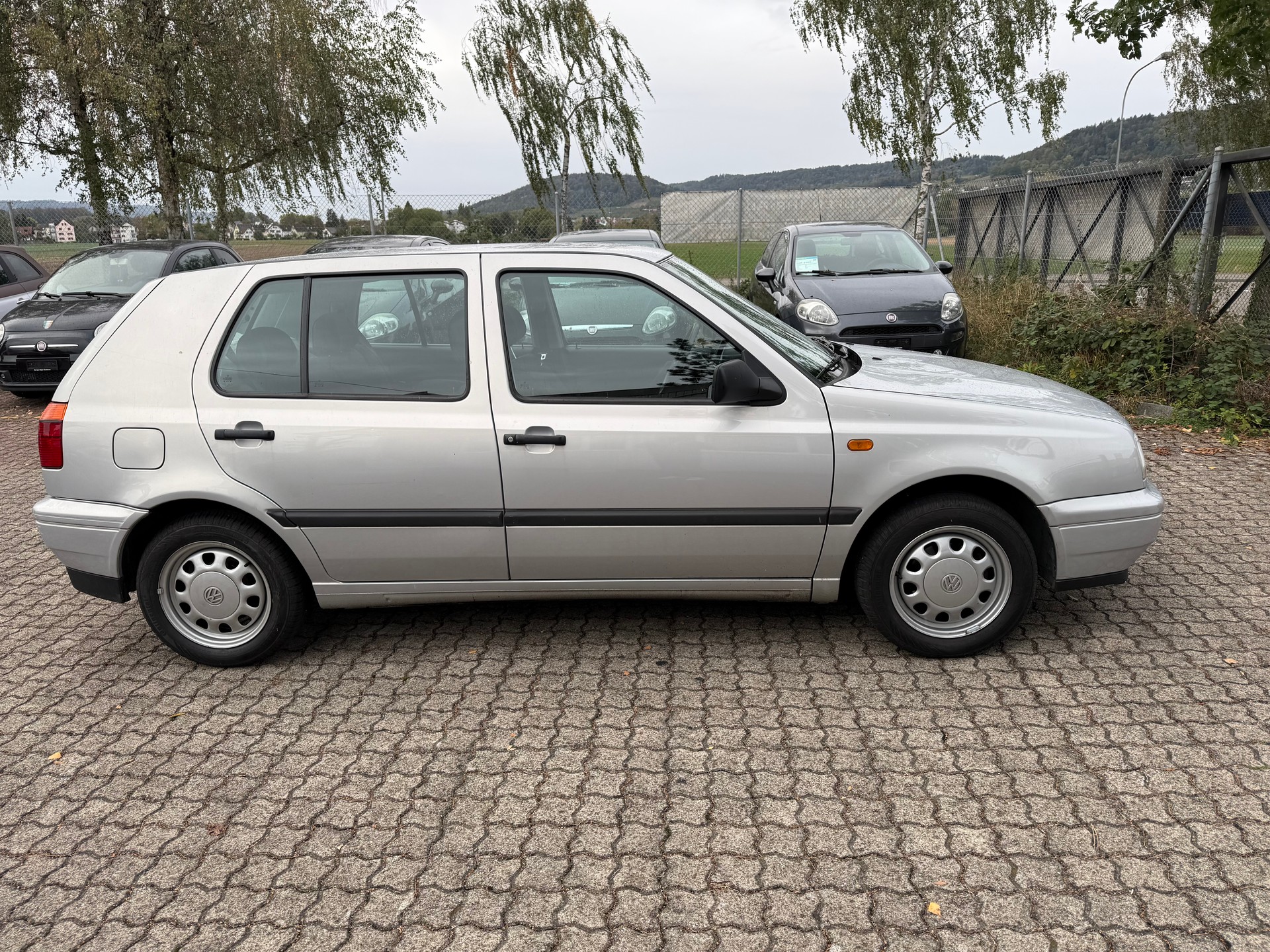VW Golf 1600 Swiss Line-image-3