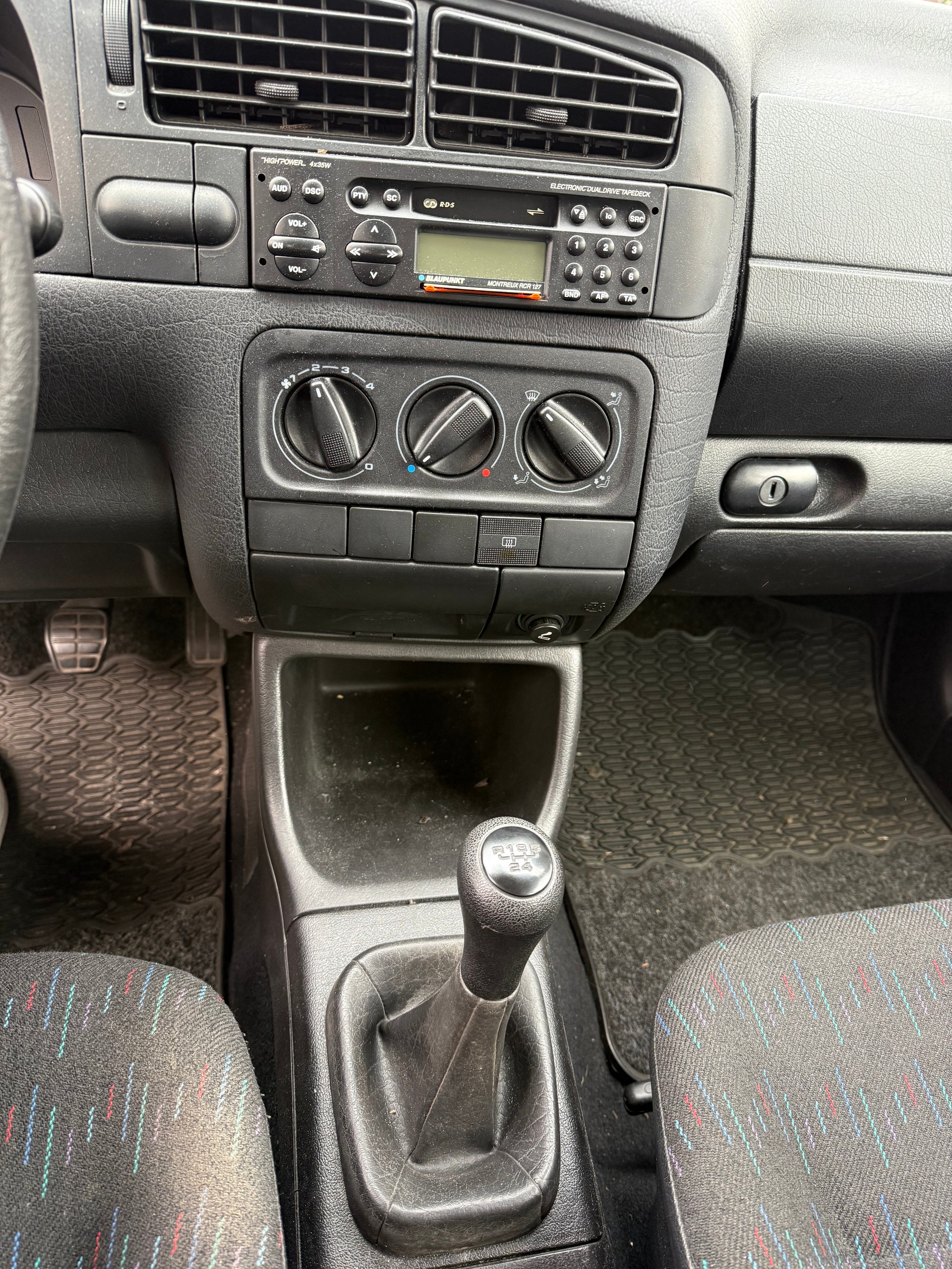 VW Golf 1600 Swiss Line-image-11