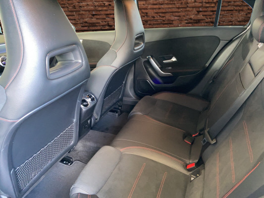 MERCEDES-BENZ A 180 AMG Line-image-12