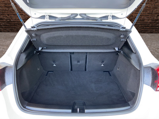 MERCEDES-BENZ A 180 AMG Line-image-6