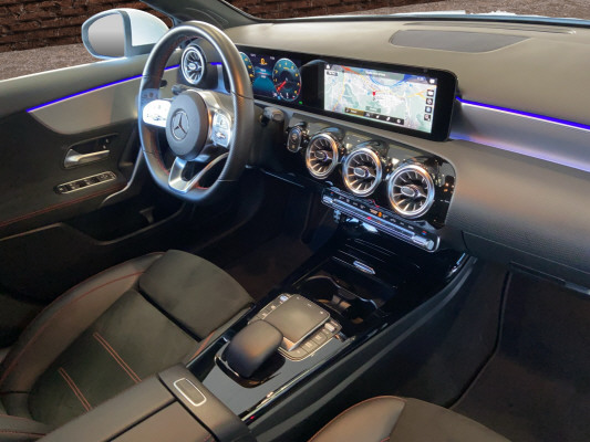 MERCEDES-BENZ A 180 AMG Line-image-13