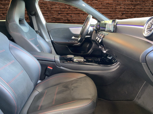 MERCEDES-BENZ A 180 AMG Line-image-10
