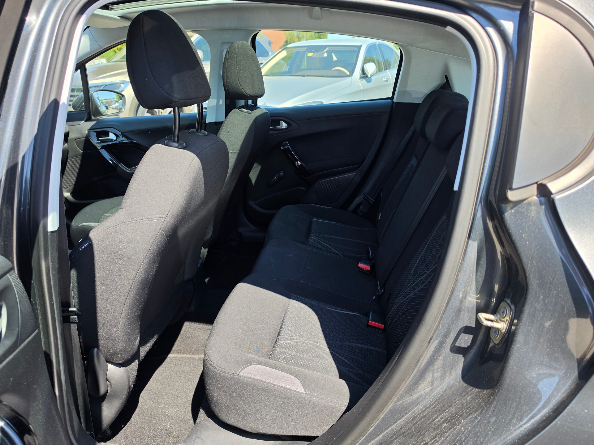 PEUGEOT 208 1.2 VTI Active-image-11