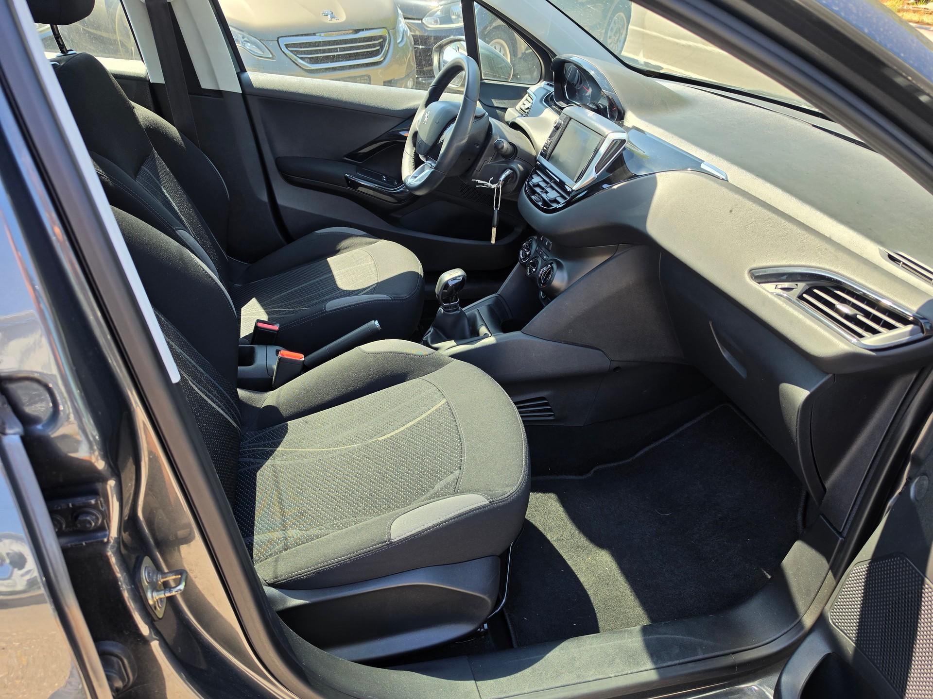PEUGEOT 208 1.2 VTI Active-image-10