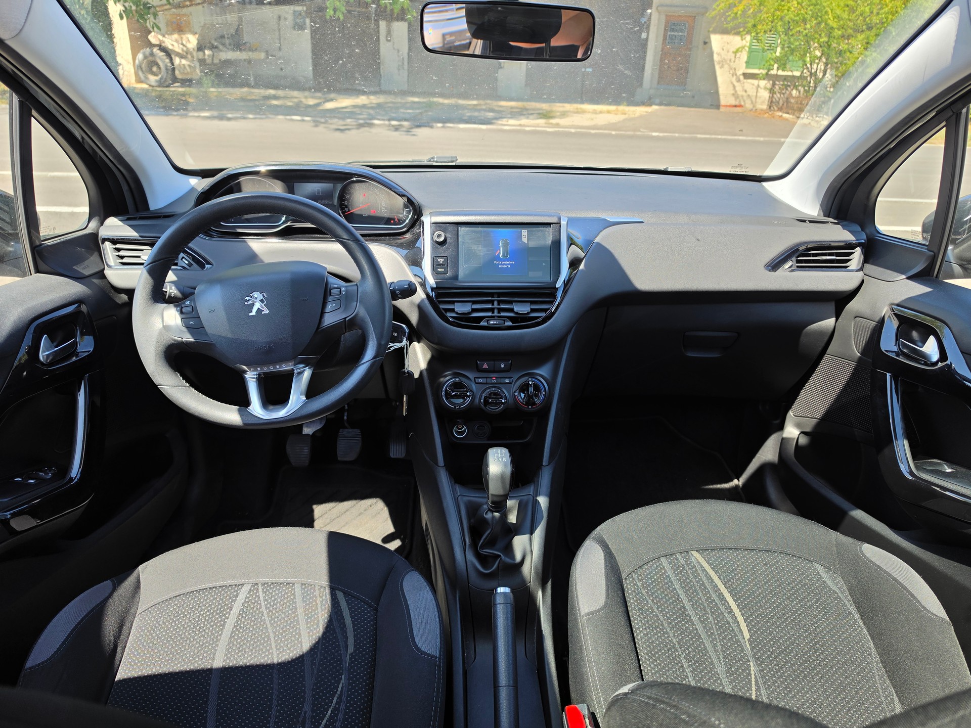 PEUGEOT 208 1.2 VTI Active-image-8