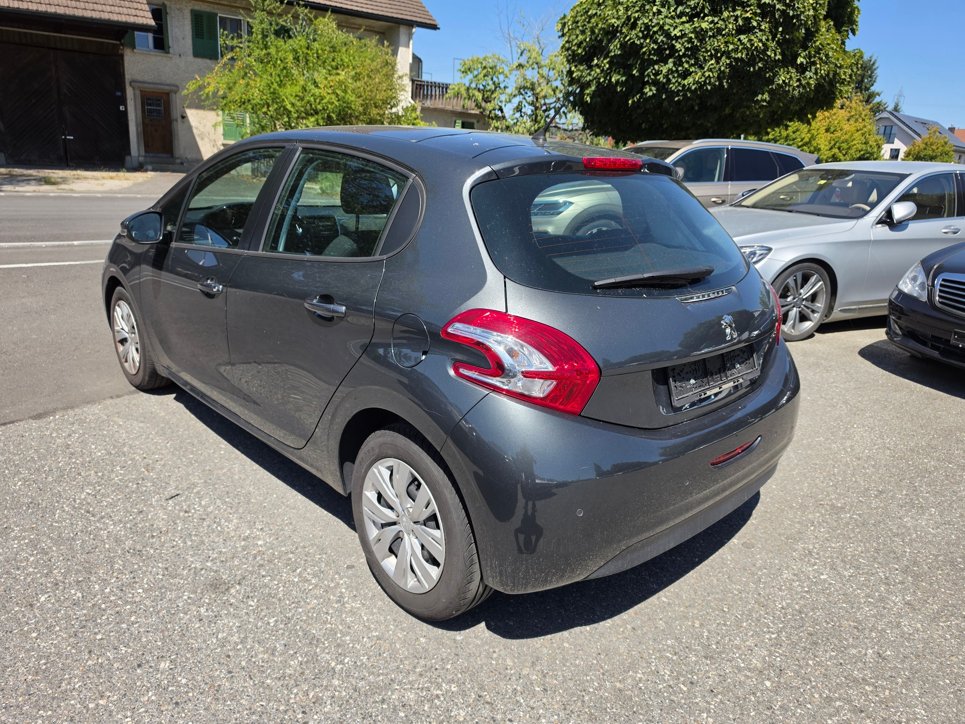 PEUGEOT 208 1.2 VTI Active-image-2