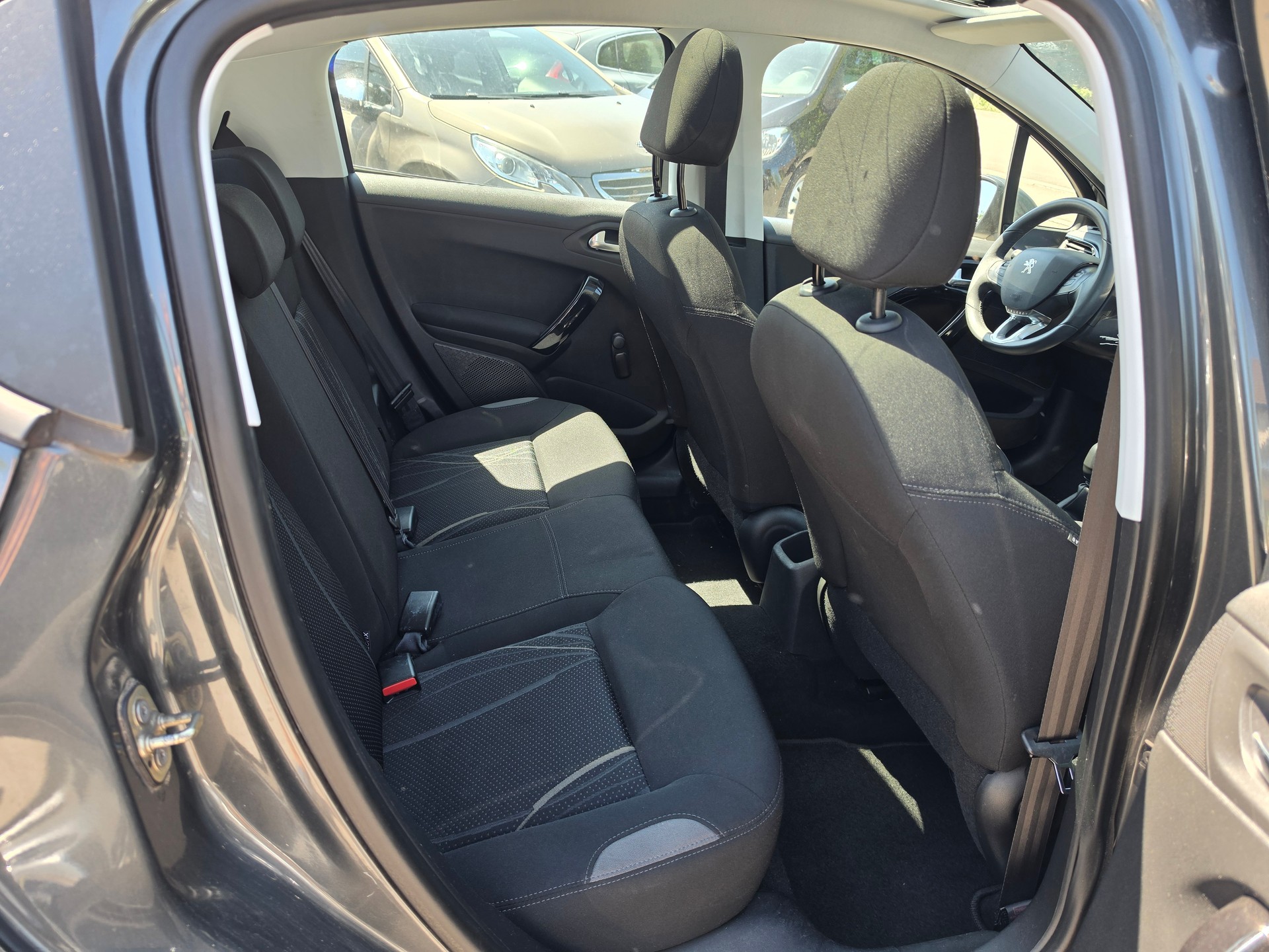 PEUGEOT 208 1.2 VTI Active-image-12