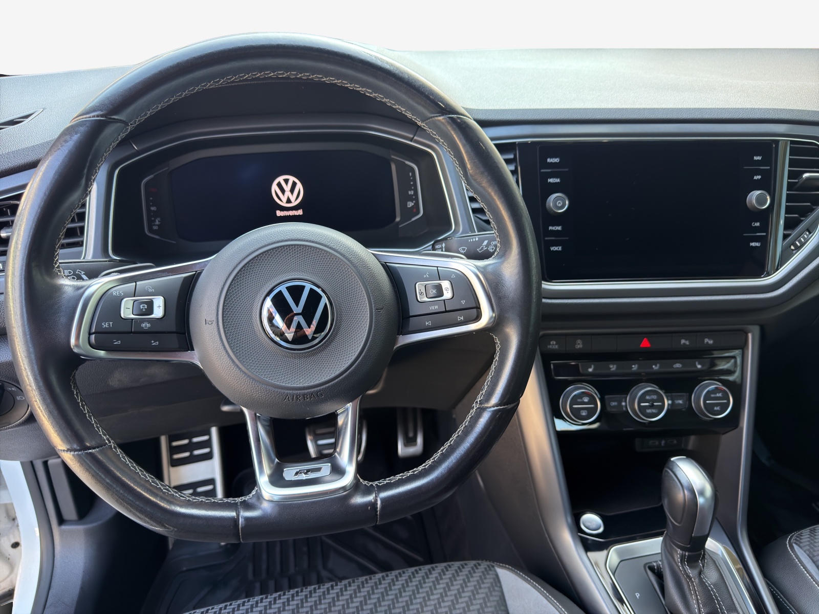 VW T-Roc Cabriolet 1.5 TSI EVO Black & White DSG-image-9