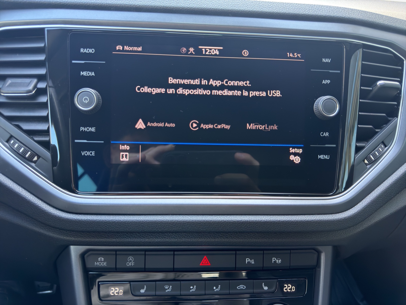 VW T-Roc Cabriolet 1.5 TSI EVO Black & White DSG-image-15