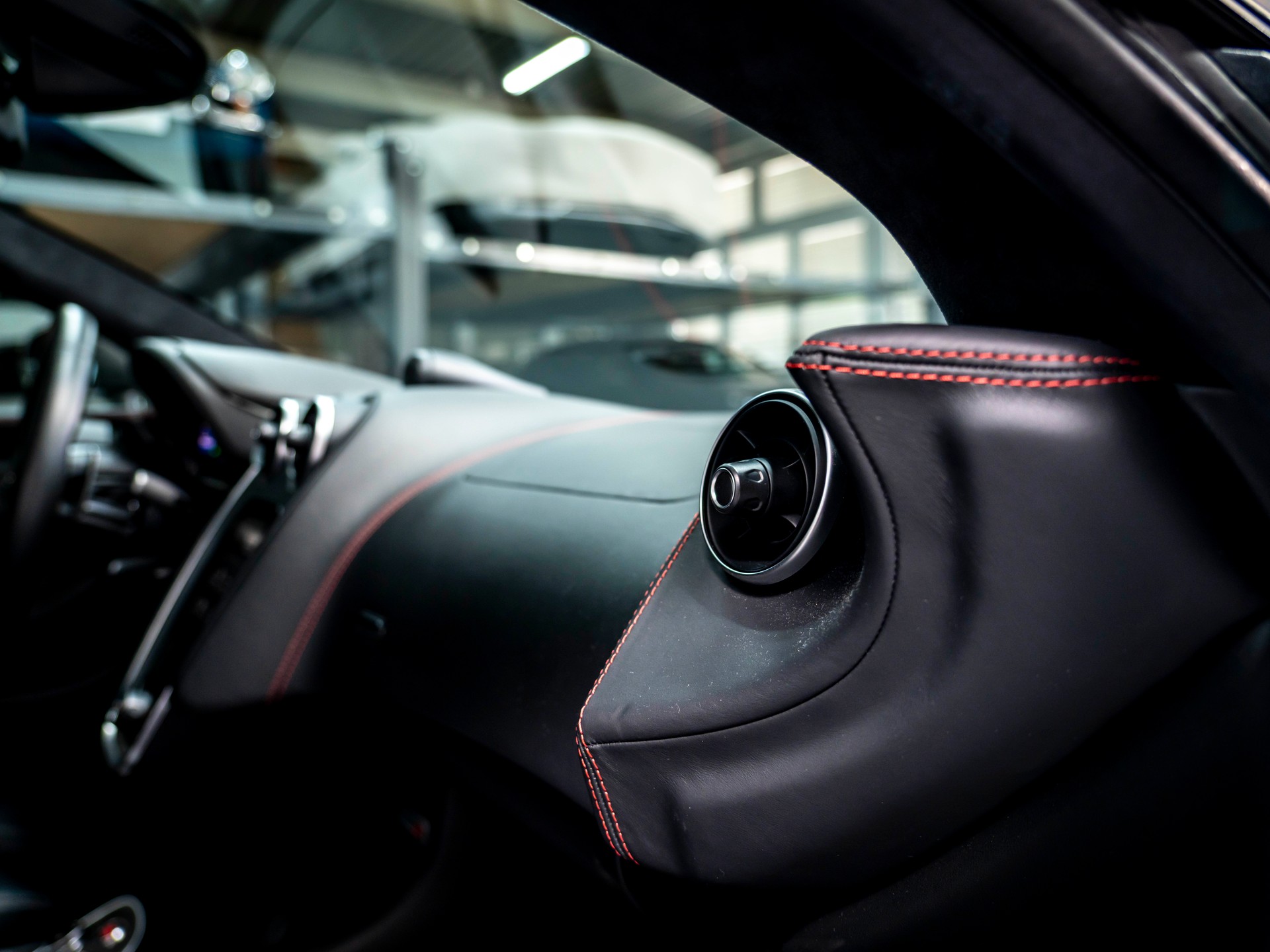 McLAREN 570S Coupé 3.8 V8 SSG-image-26