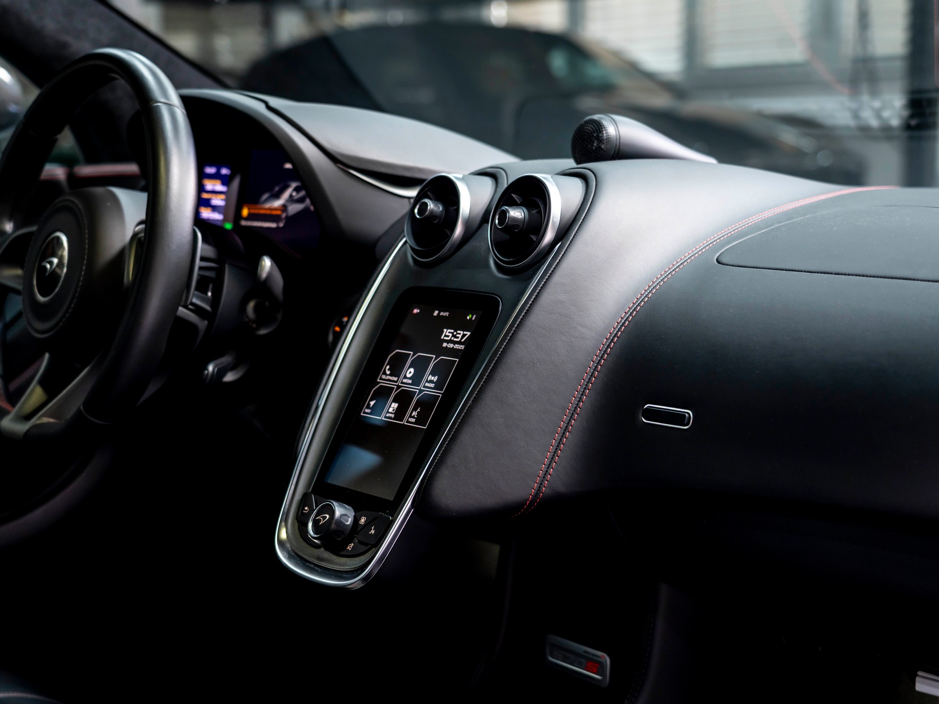 McLAREN 570S Coupé 3.8 V8 SSG-image-22