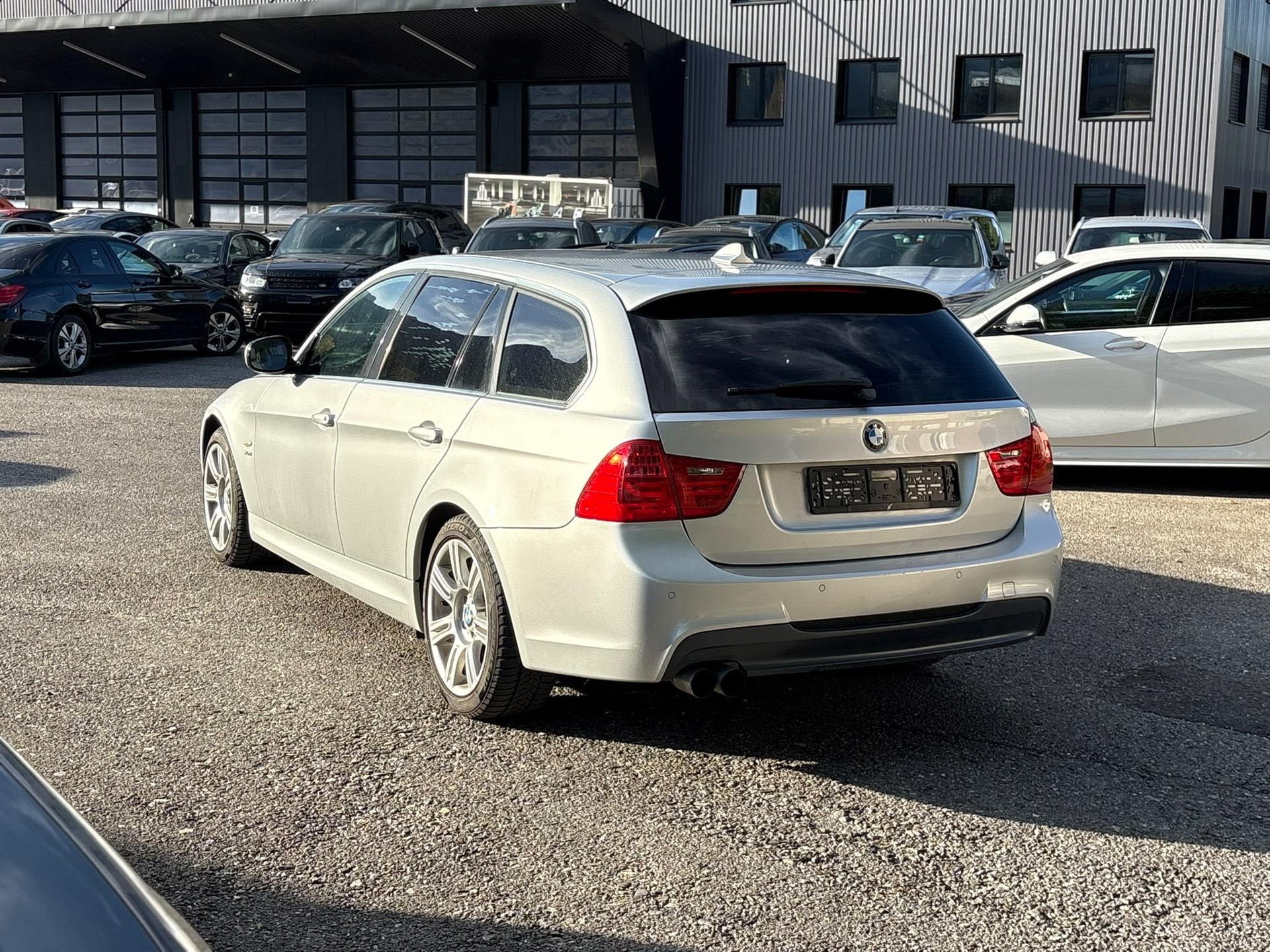 BMW 325i xDrive Touring Steptronic-image-4