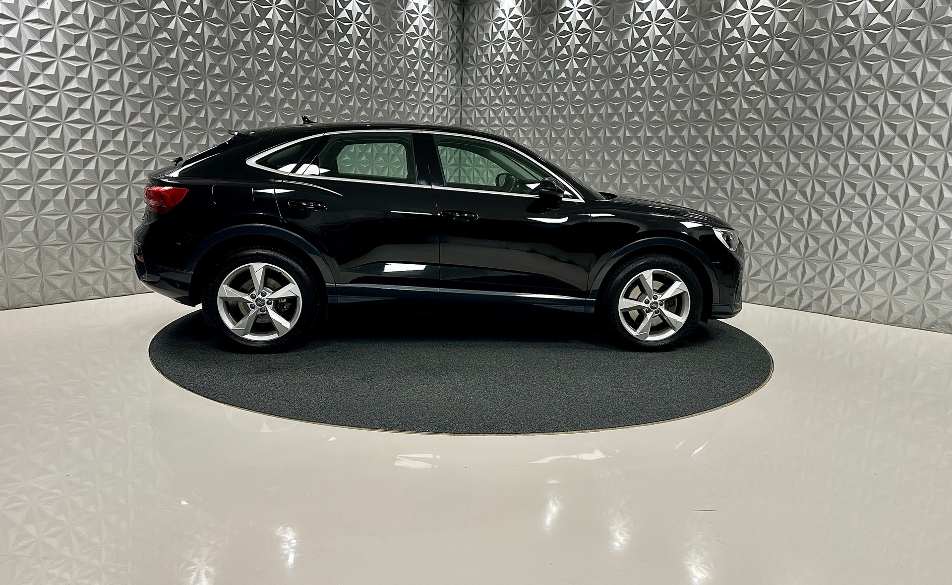 AUDI Q3 Sportback 45 TFSI quattro S-tronic-showroom-element-3