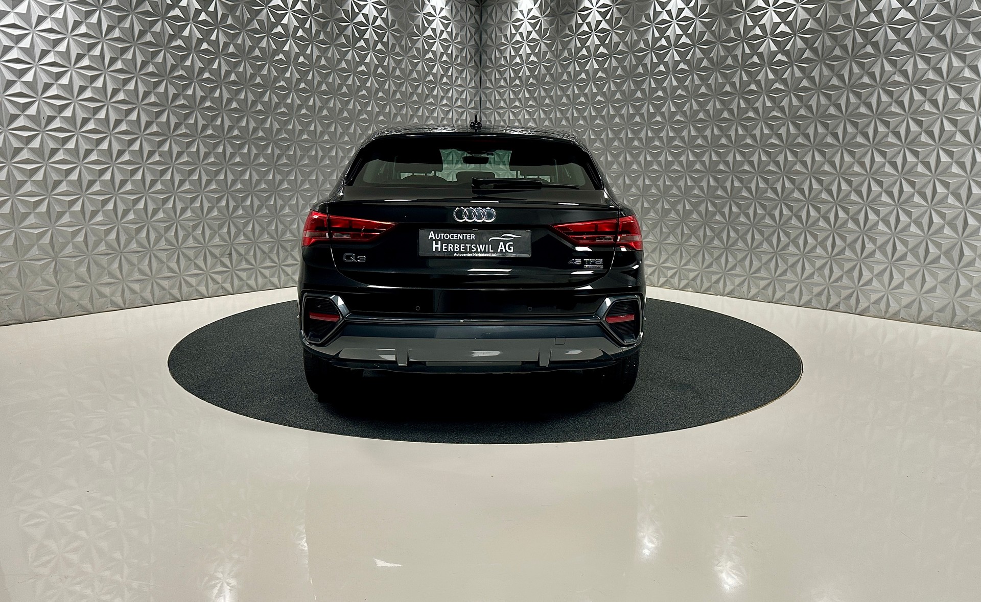 AUDI Q3 Sportback 45 TFSI quattro S-tronic-image-5