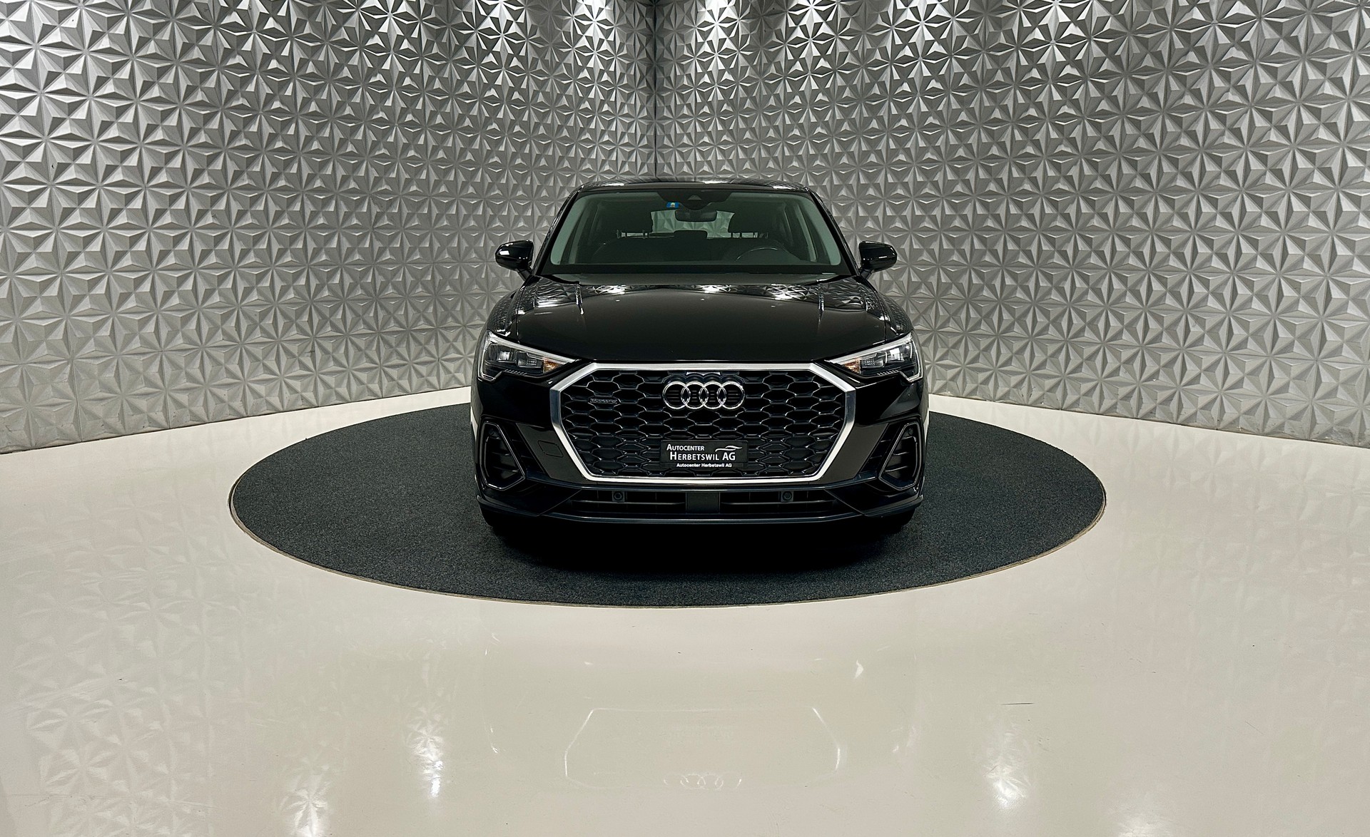 AUDI Q3 Sportback 45 TFSI quattro S-tronic-showroom-element-1