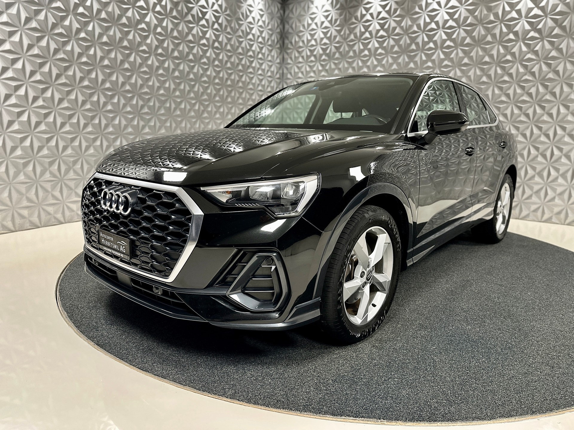 AUDI Q3 Sportback 45 TFSI quattro S-tronic-image-8