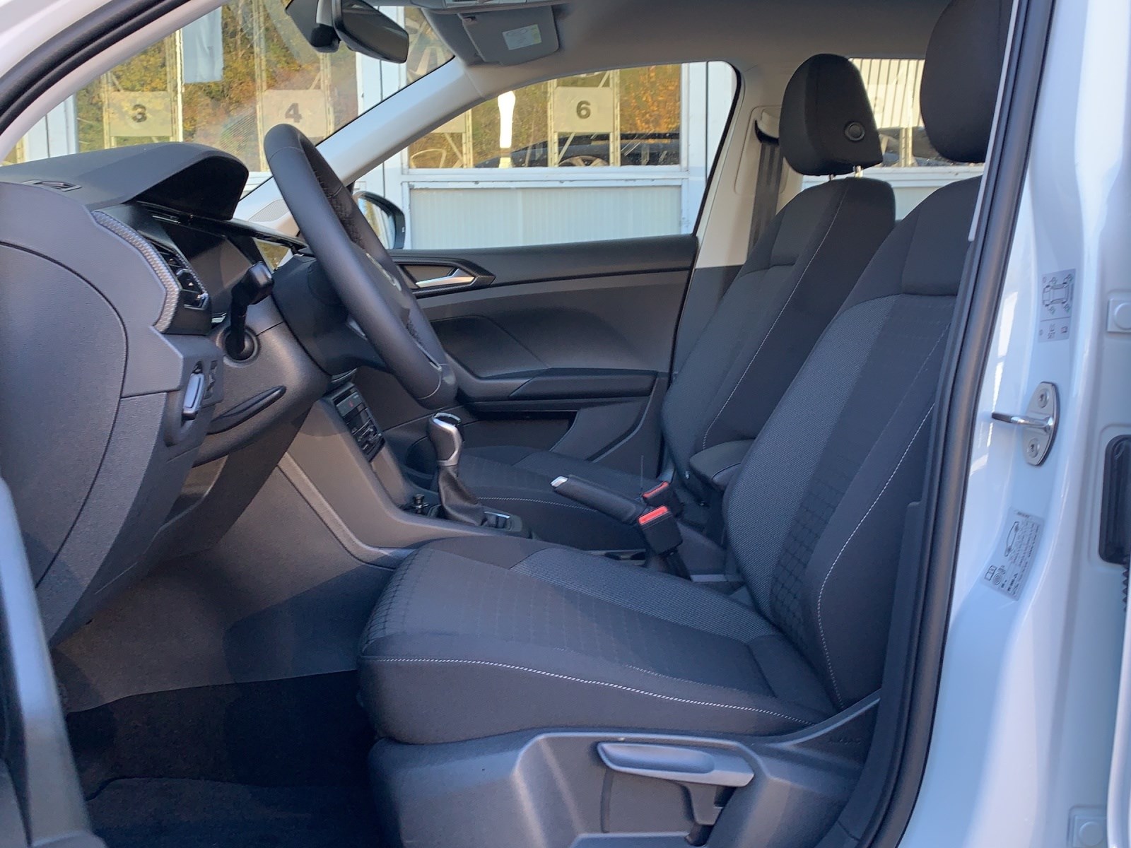 VW T-Cross 1.0 TSI Life-image-6