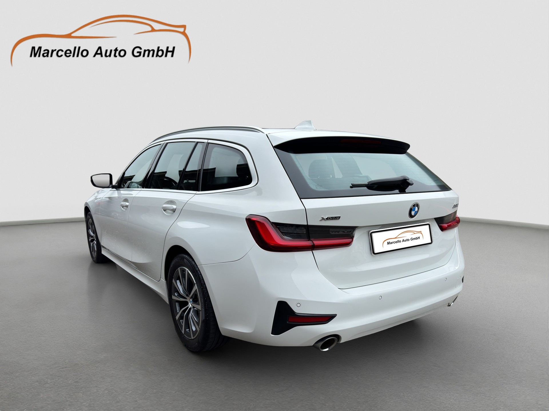 BMW 330i Touring xDrive Steptronic-image-14