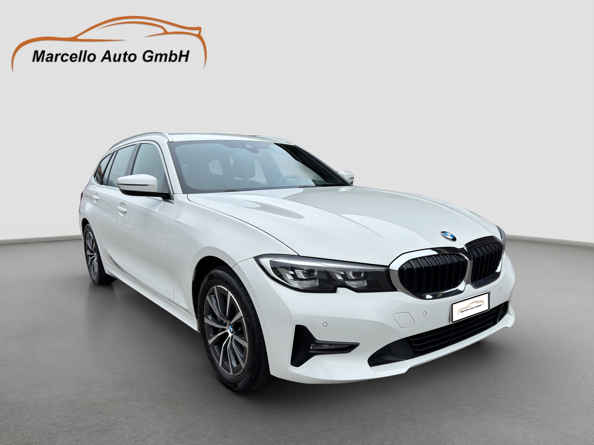 BMW 330i Touring xDrive Steptronic-image-2